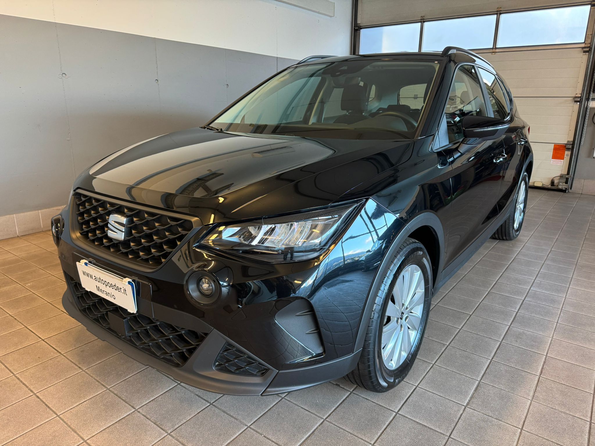 Seat Aurona schwarz 1.0 tsi (1)