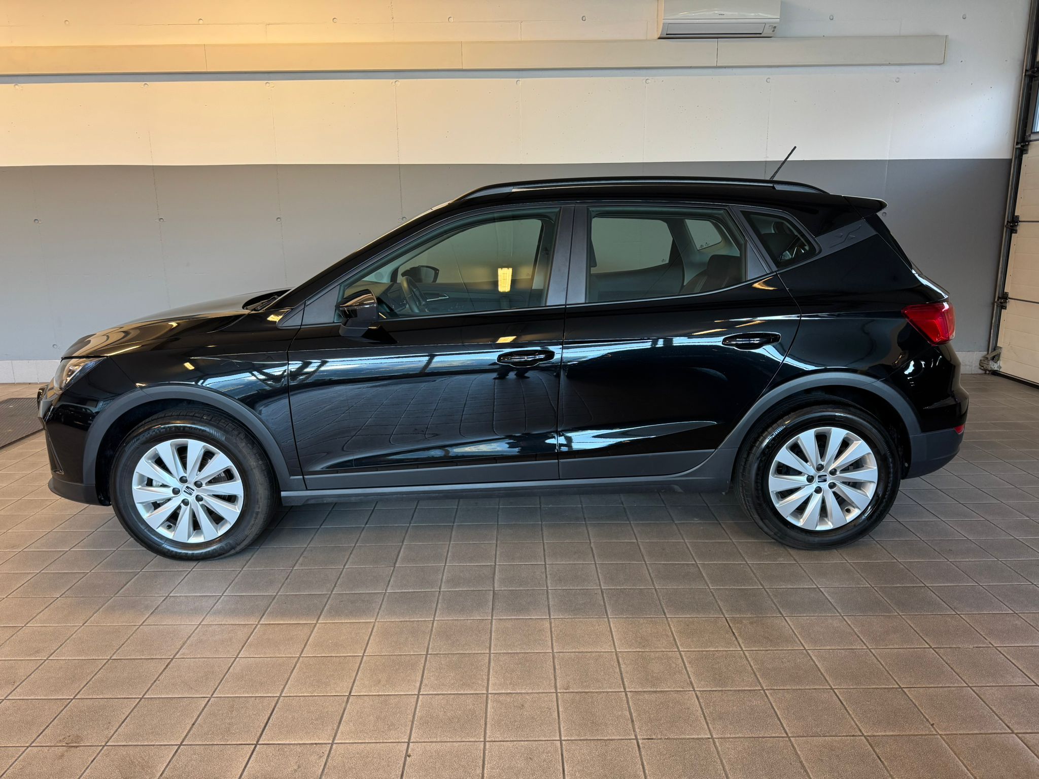 Seat Aurona schwarz 1.0 tsi (6)