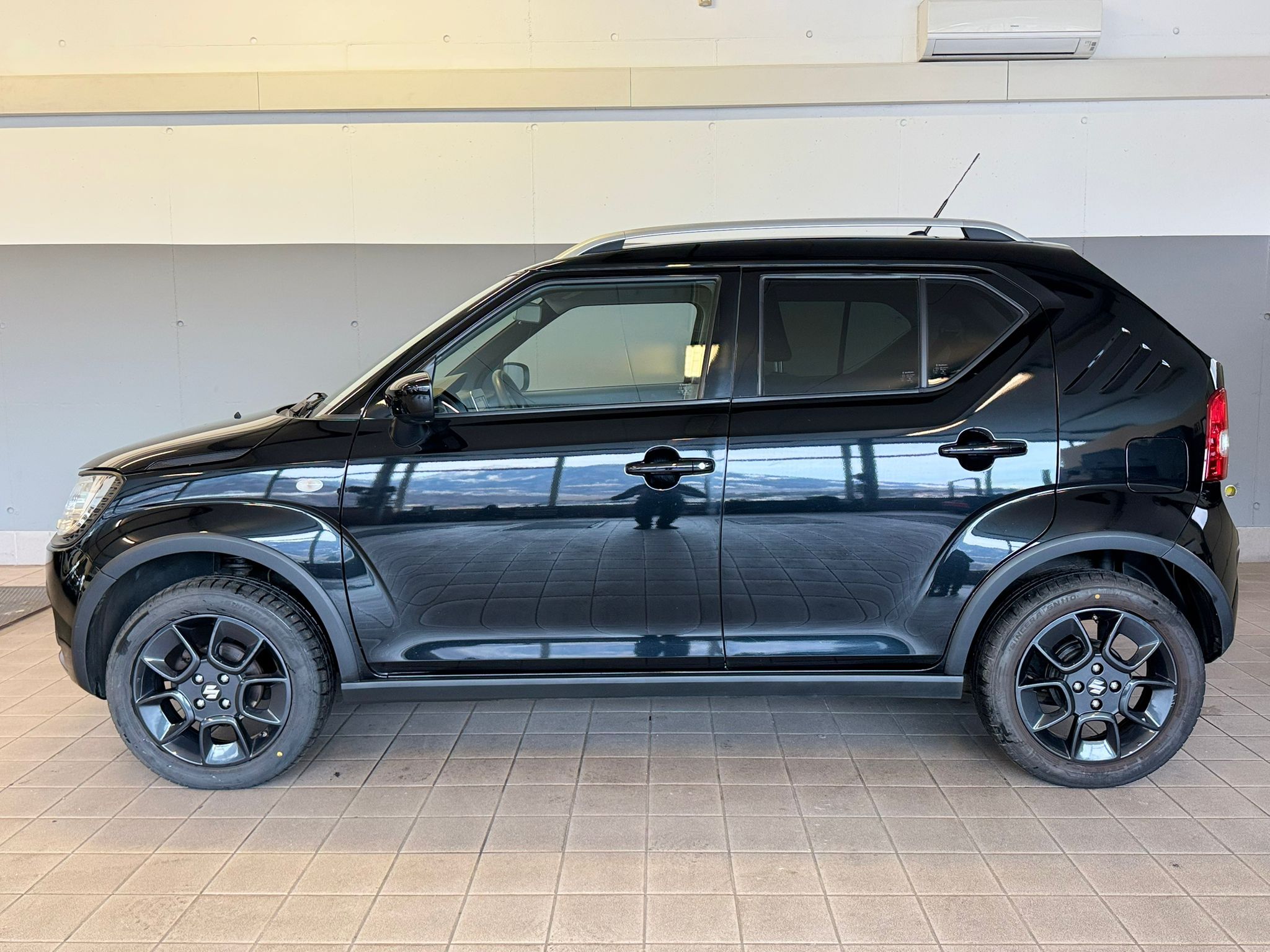 Suzuki ignis 4x4 schwarz (2)
