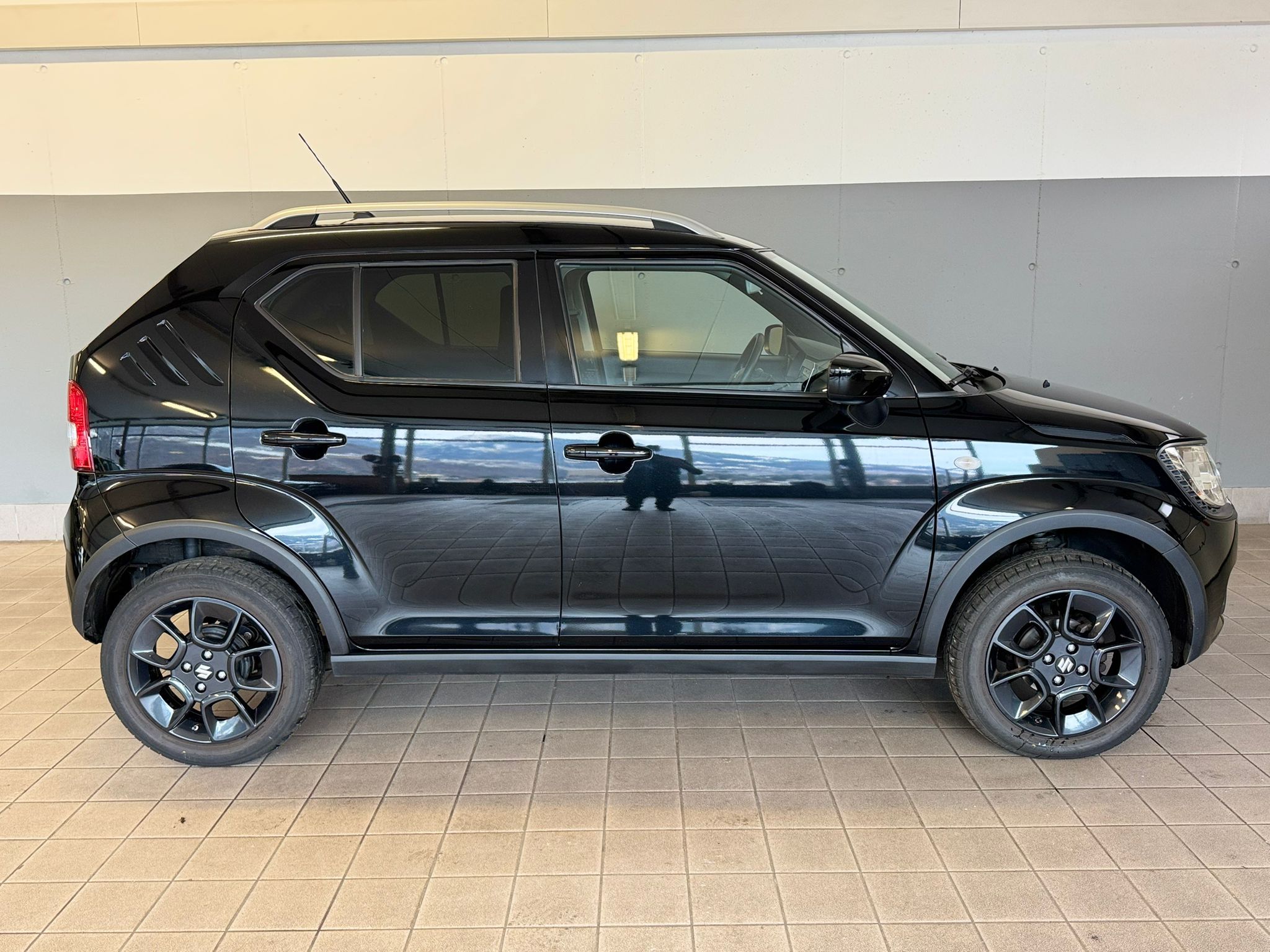 Suzuki ignis 4x4 schwarz (6)