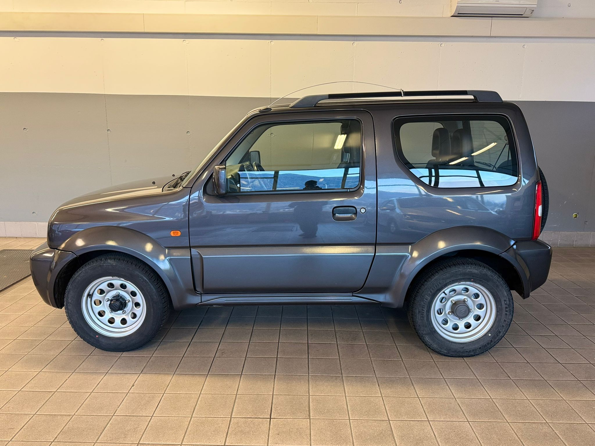 Suzuki Jimni 5