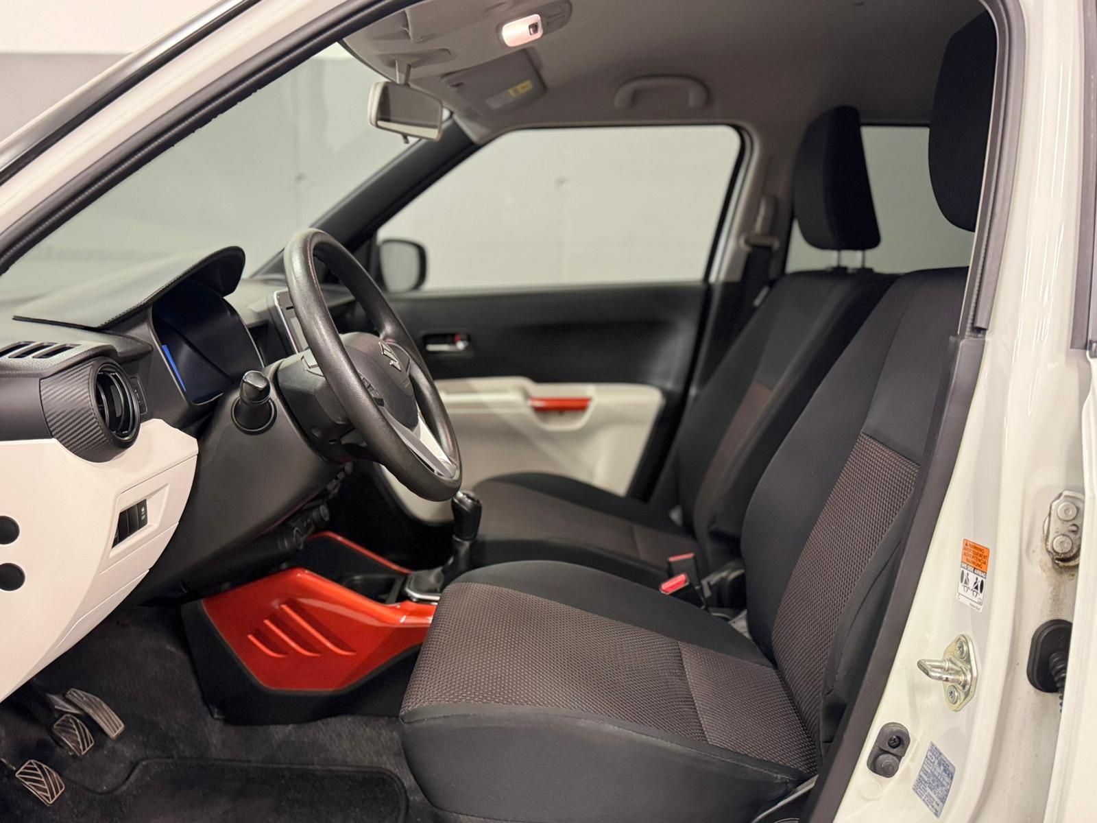 suzuky ignis 4x4 weiss (2,1)