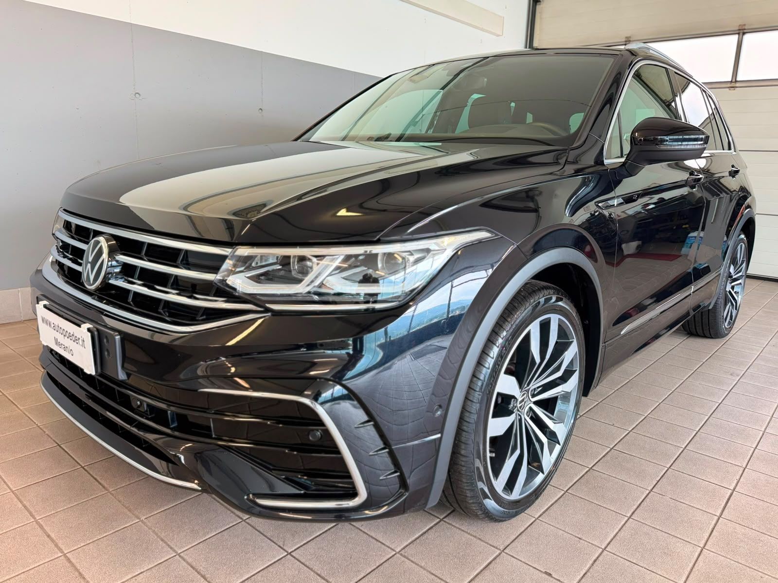 Tirguan R Line schwarz (1)