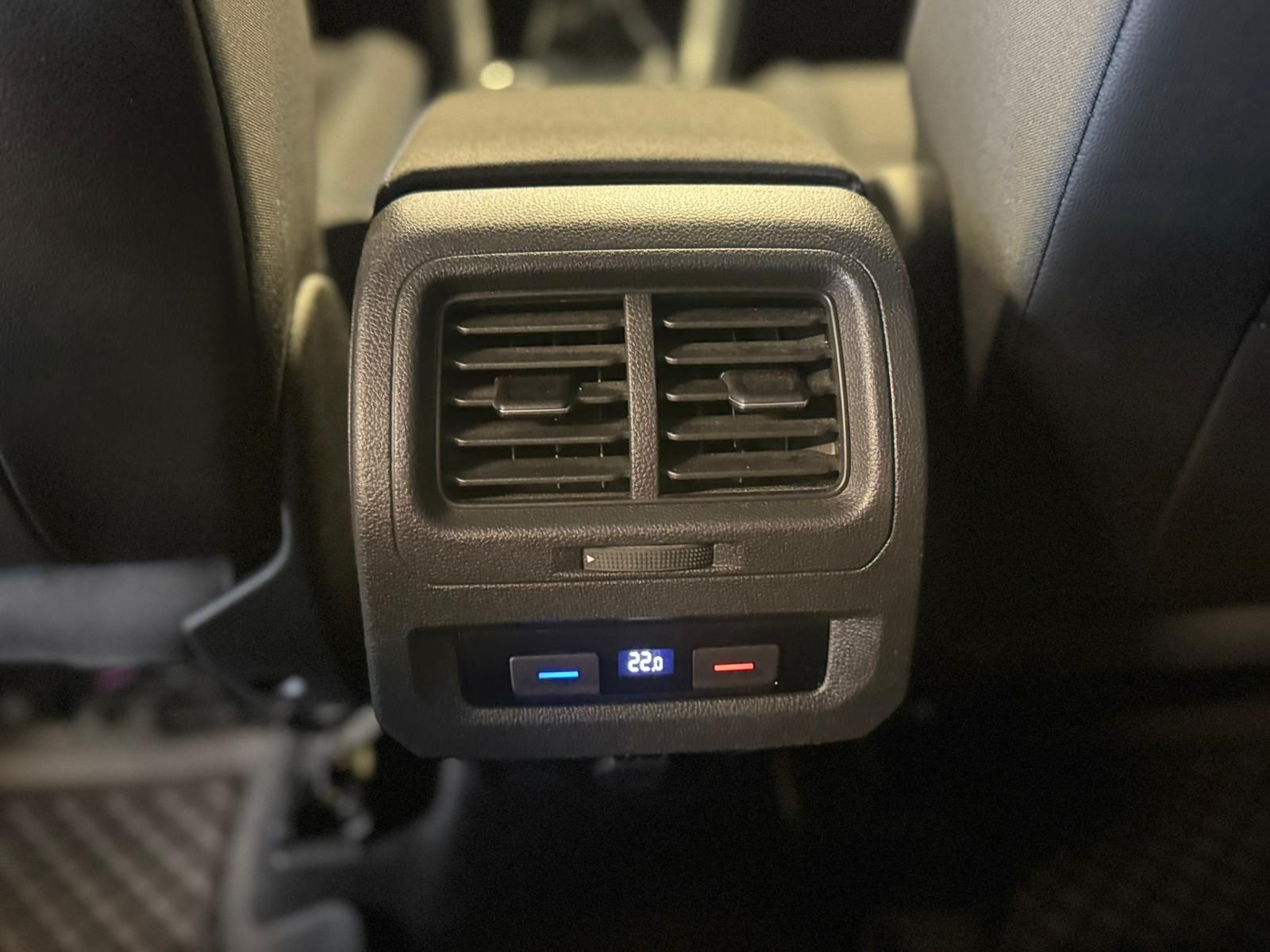 Touran 1.5 TSI Grau (19)