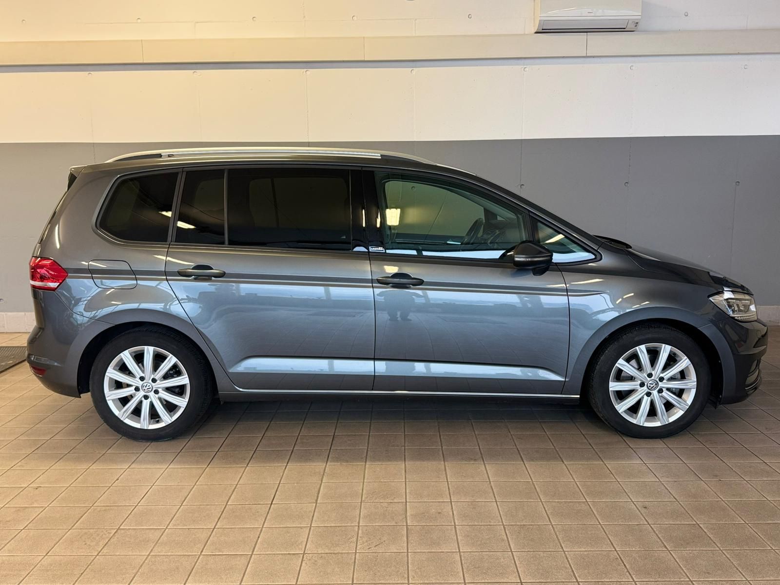 Touran 1.5 TSI Grau (2)