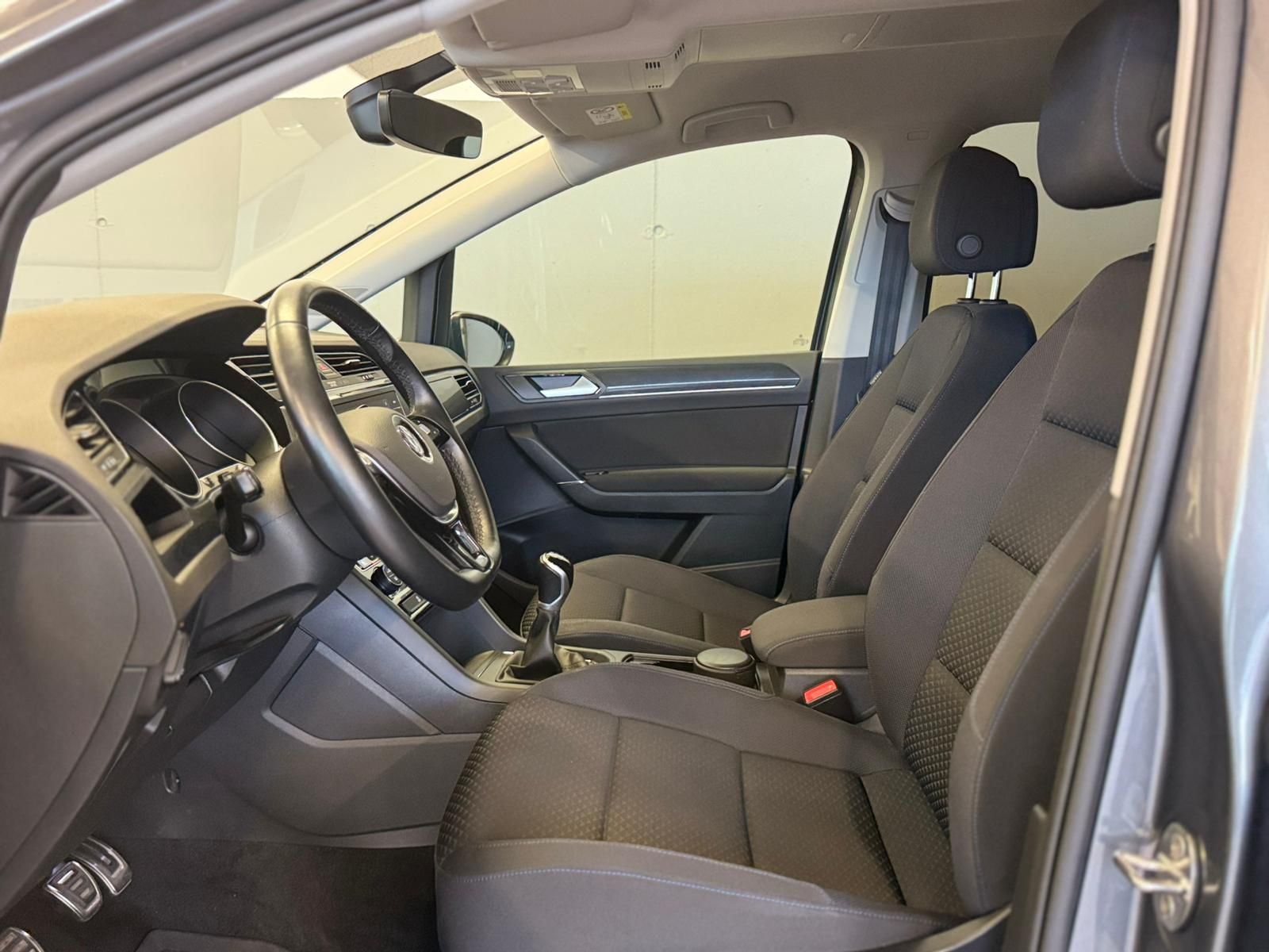 Touran 1.5 TSI Grau (3)