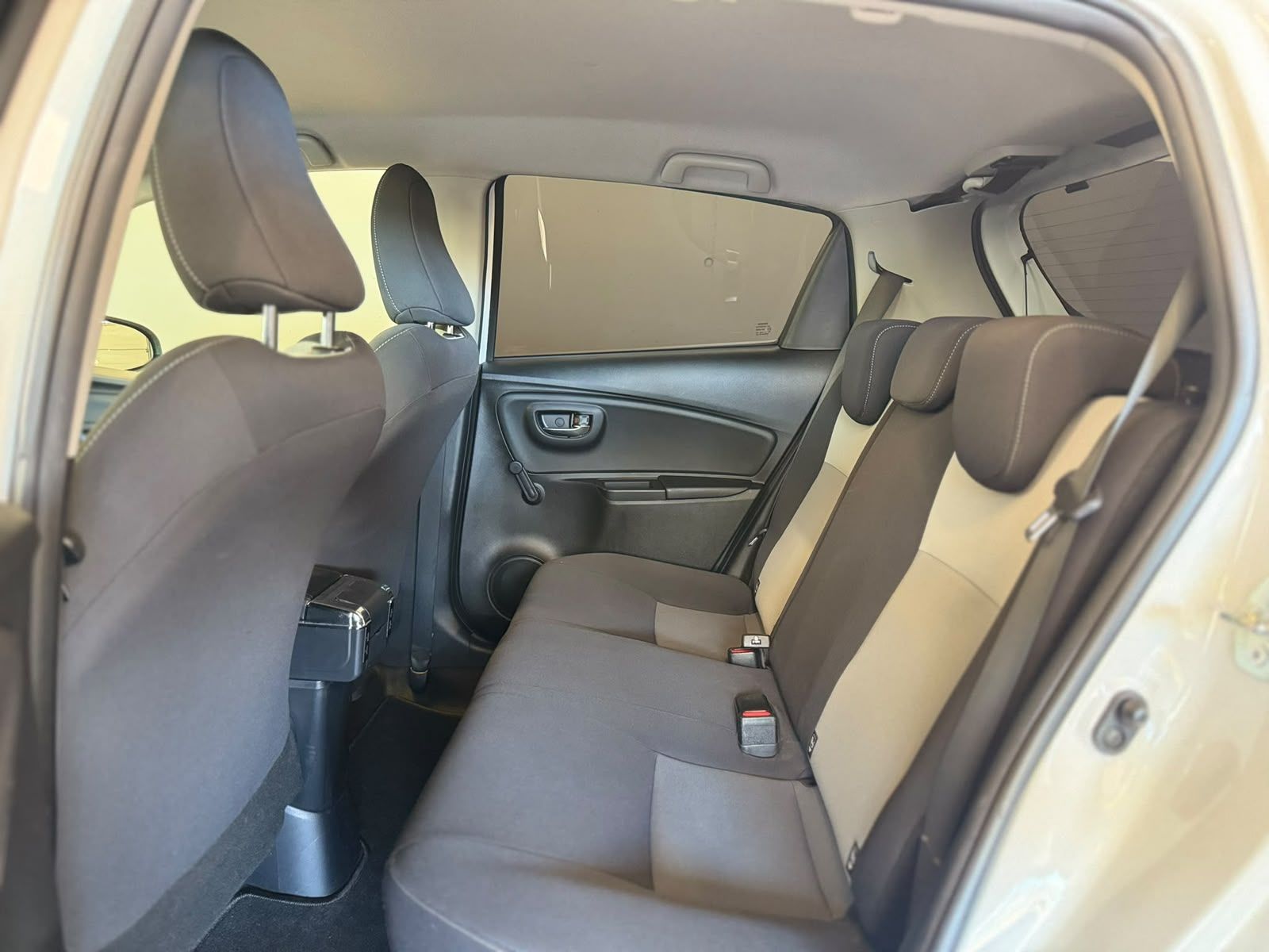 Toyota yaris 1 (11)