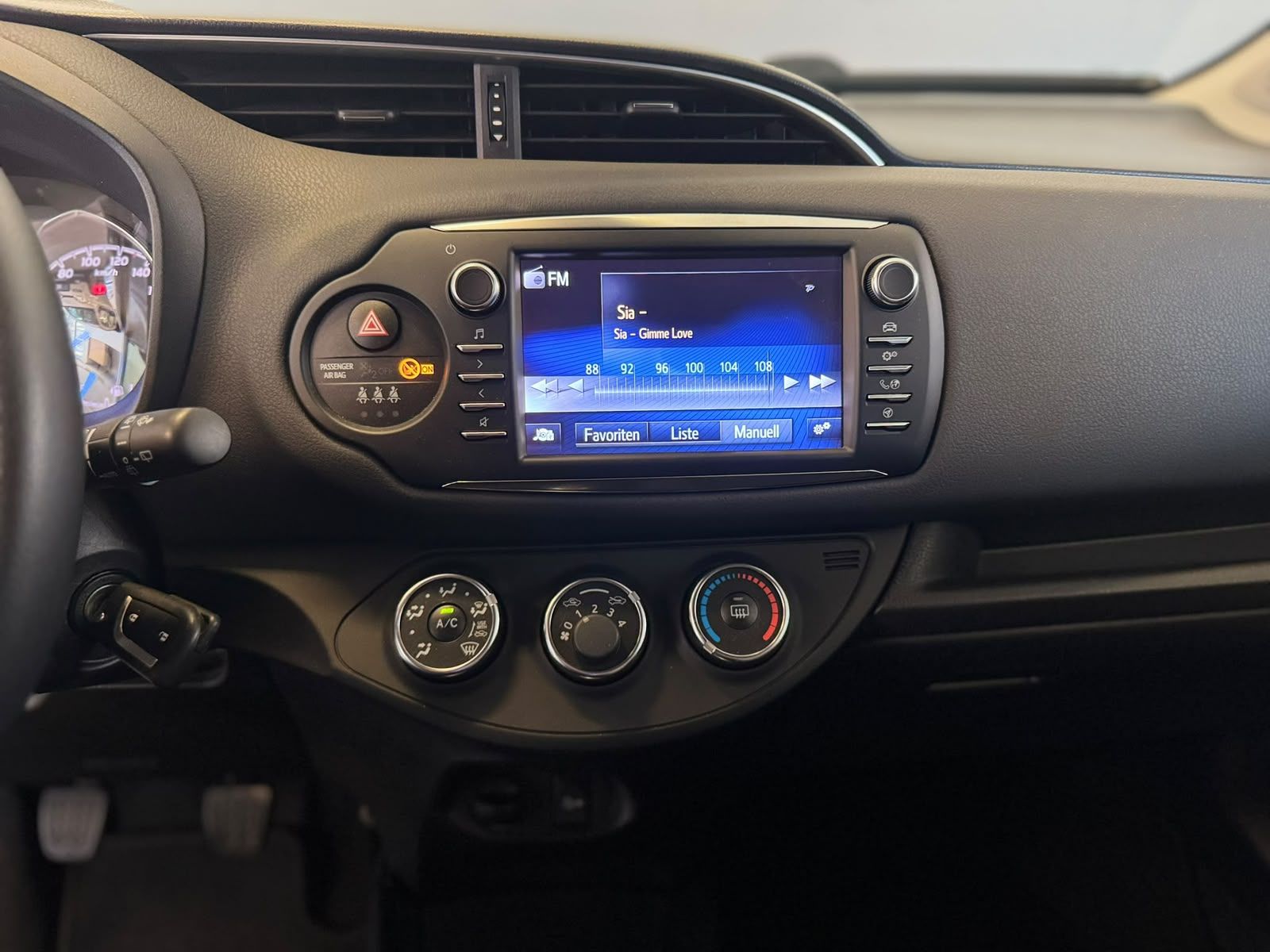 Toyota yaris 1 (14)