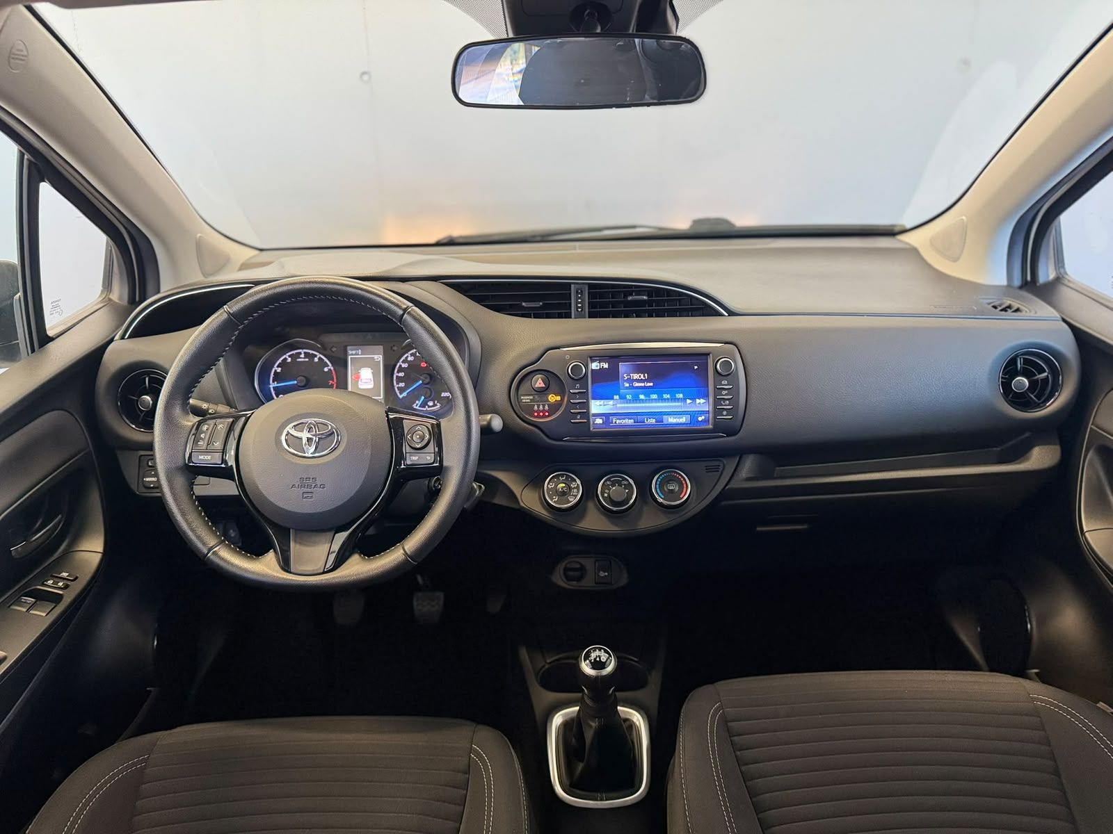 Toyota yaris 1 (15)