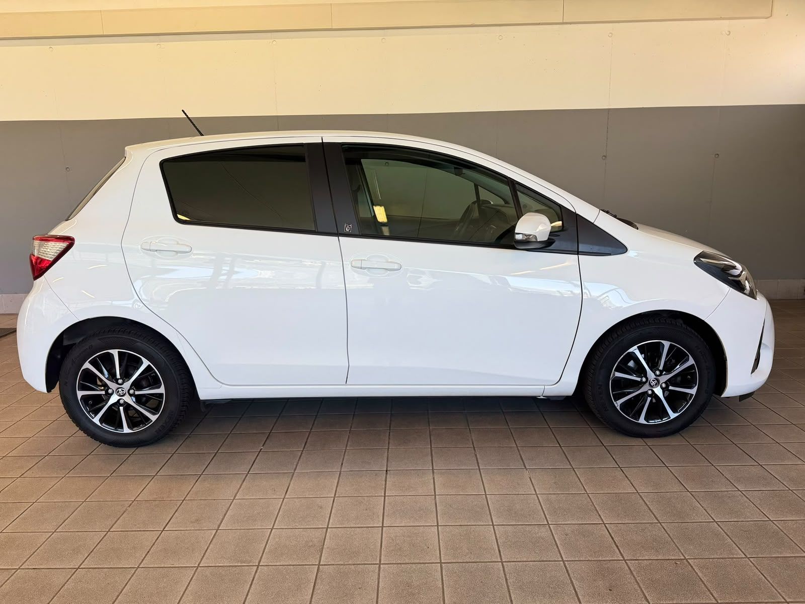 Toyota yaris 1 (7)