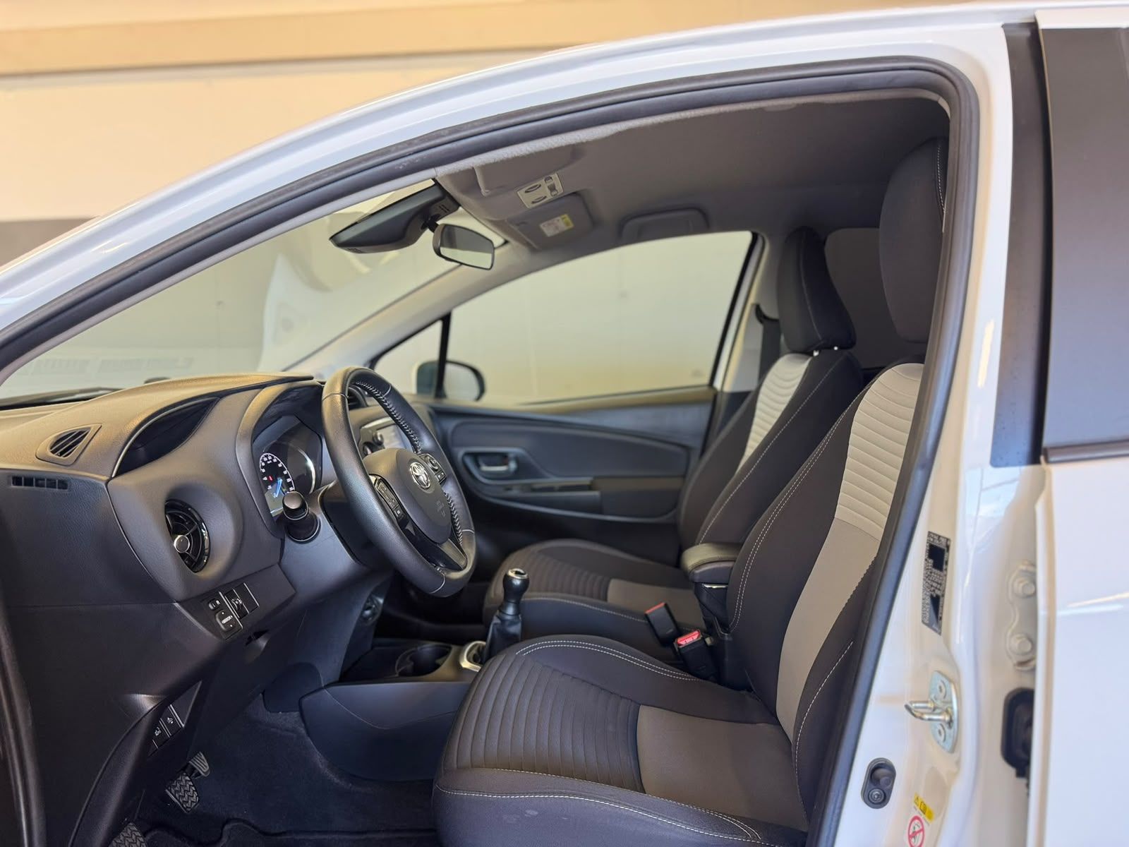 Toyota yaris 1 (9)