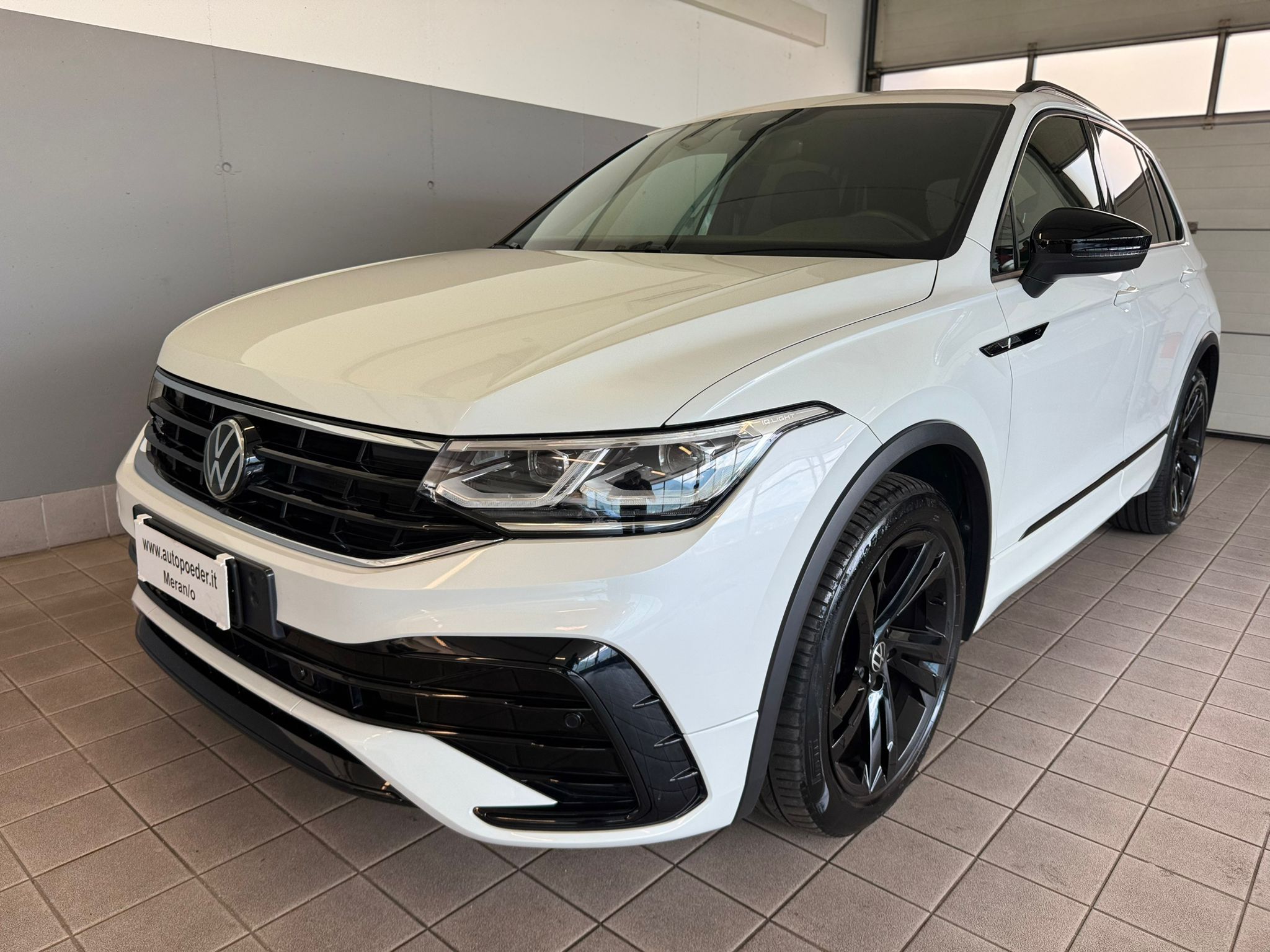 Volkswagen Tiguan Weiß Rlien 1