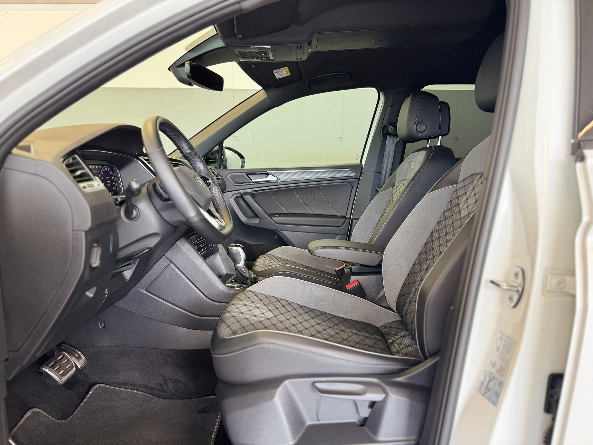Volkswagen Tiguan Weiß Rlien 10
