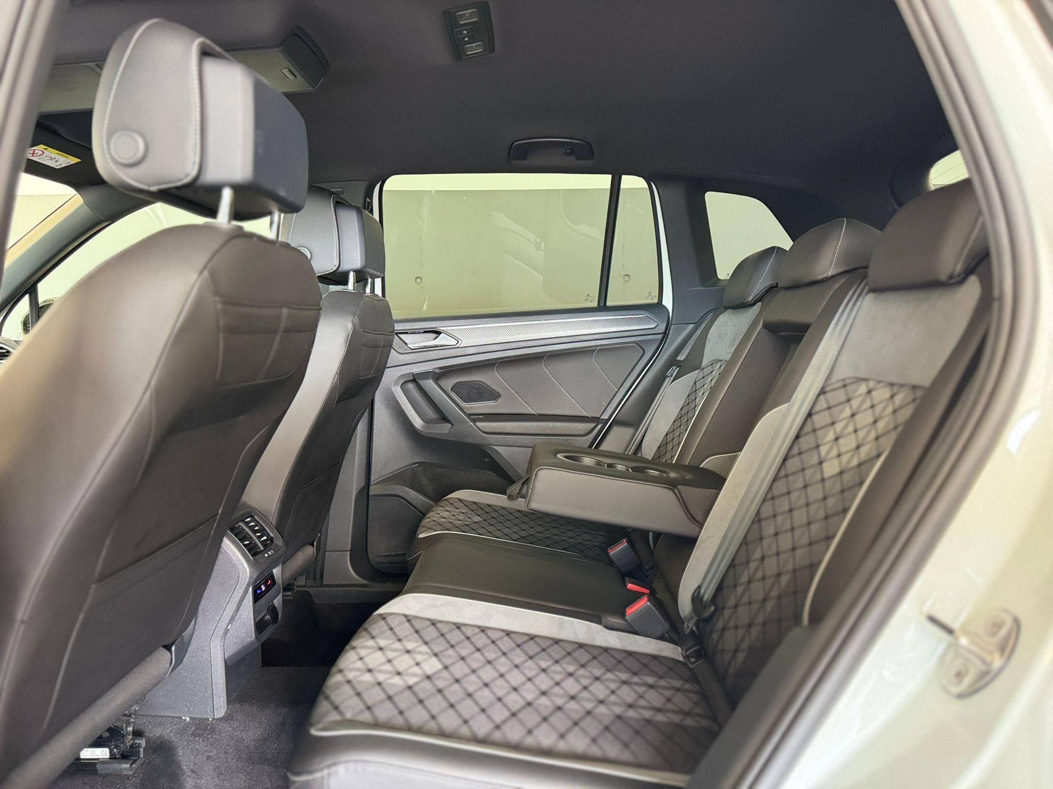 Volkswagen Tiguan Weiß Rlien 12