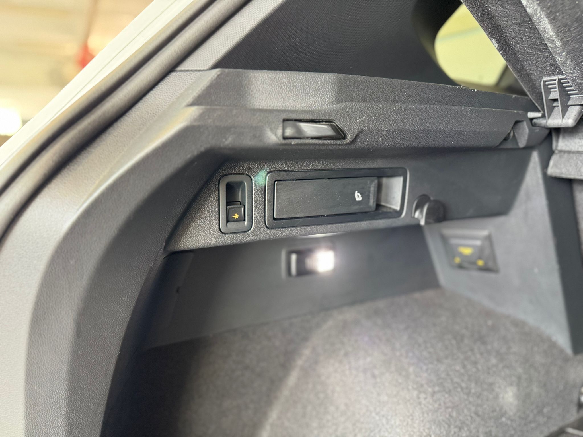 Volkswagen Tiguan Weiß Rlien 18