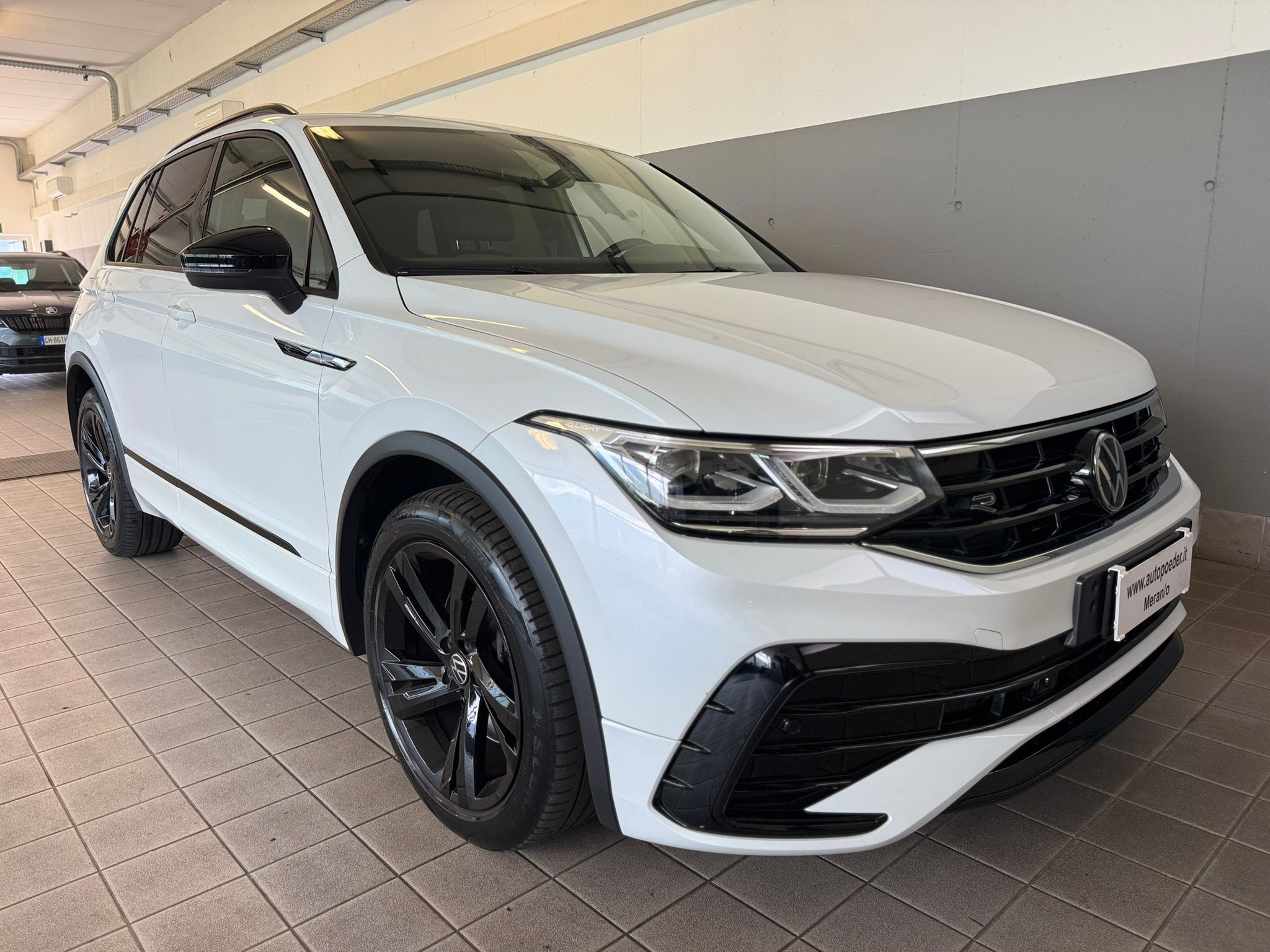 Volkswagen Tiguan Weiß Rlien 2