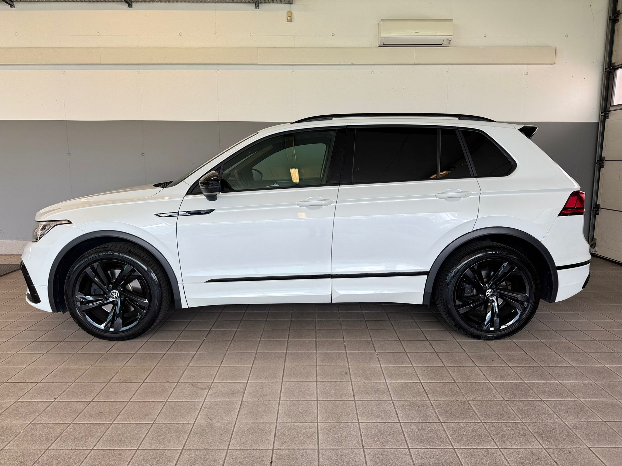 Volkswagen Tiguan Weiß Rlien 3