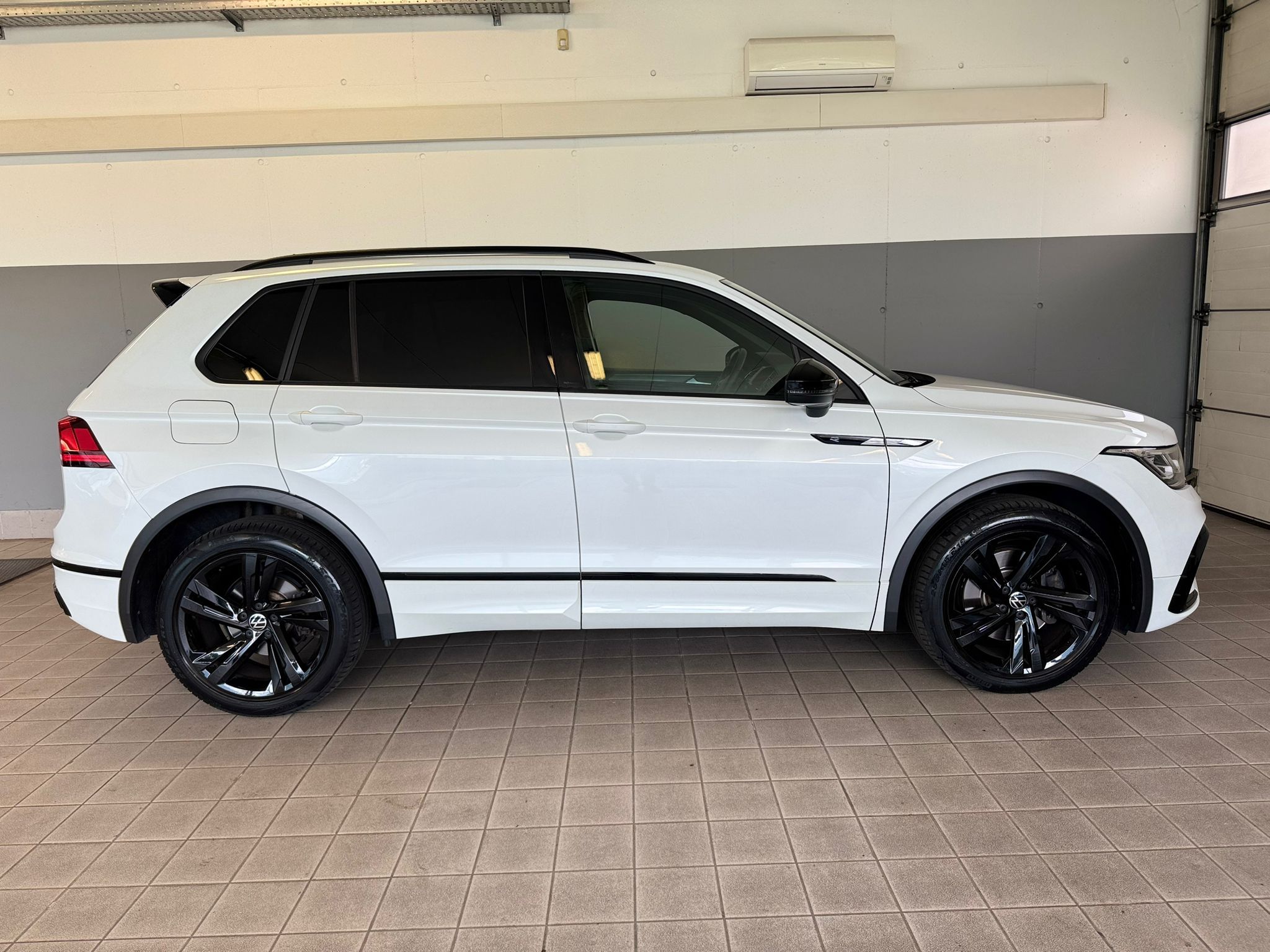 Volkswagen Tiguan Weiß Rlien 4