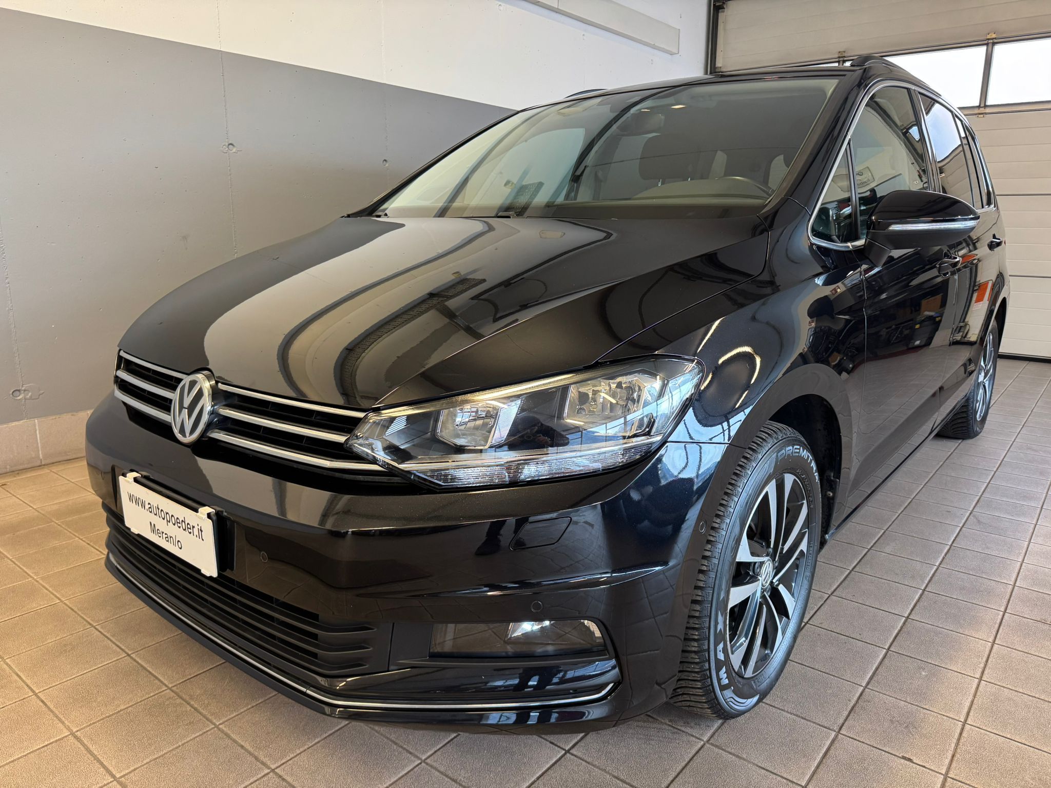 Volkswagen Touran 1.6 TDI schwart 1