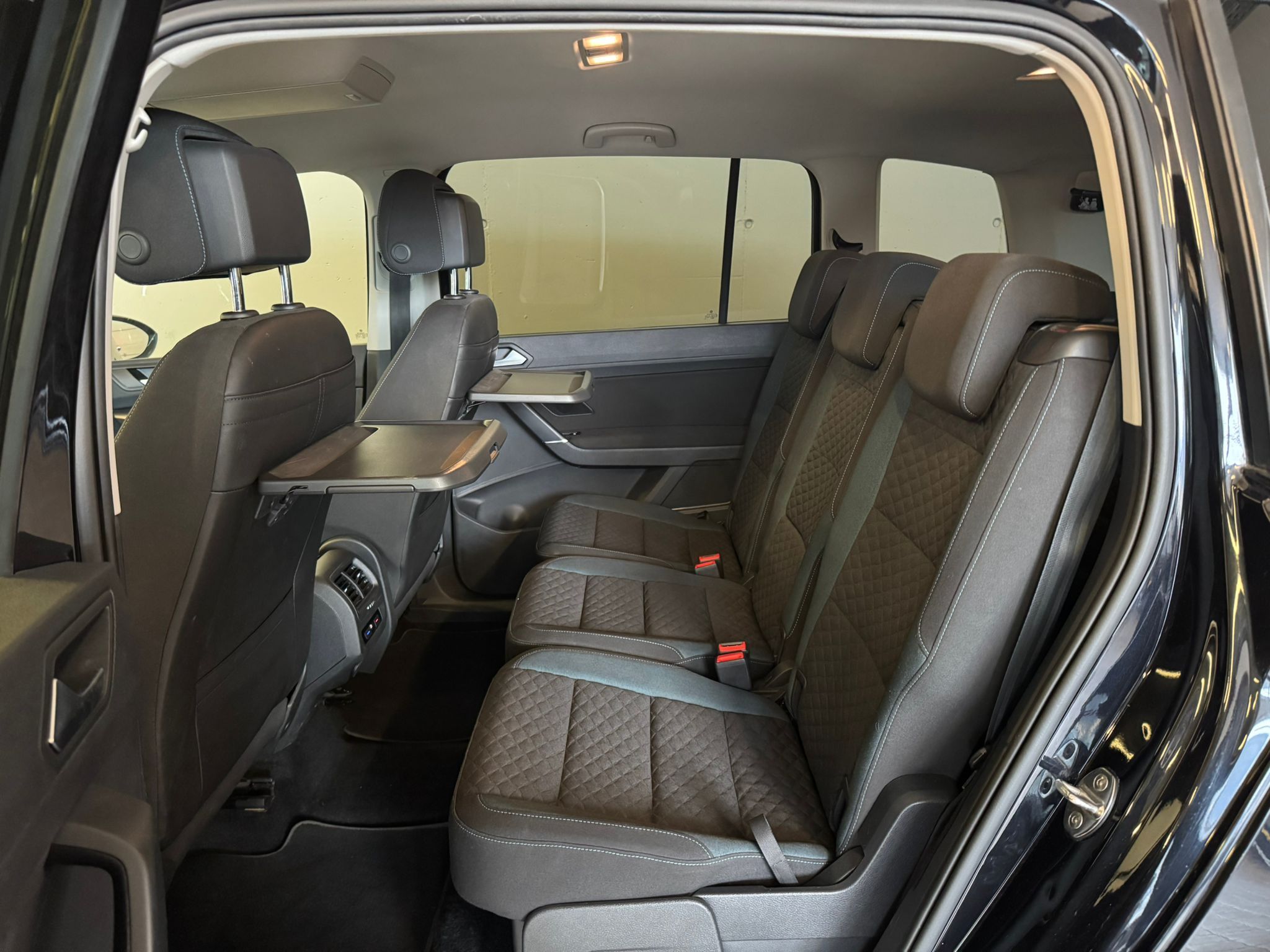 Volkswagen Touran 1.6 TDI schwart 13