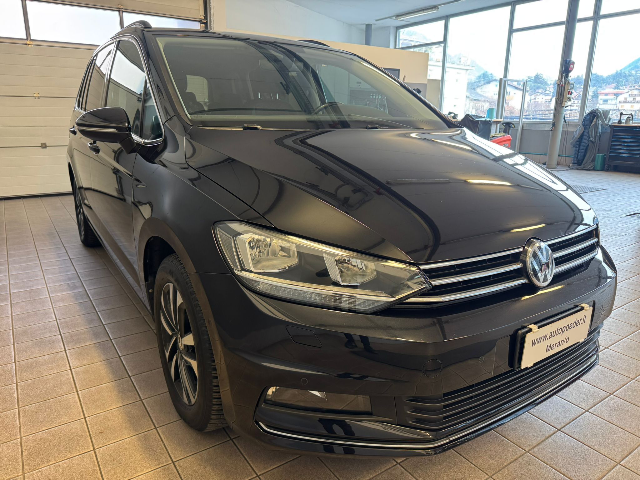 Volkswagen Touran 1.6 TDI schwart 2