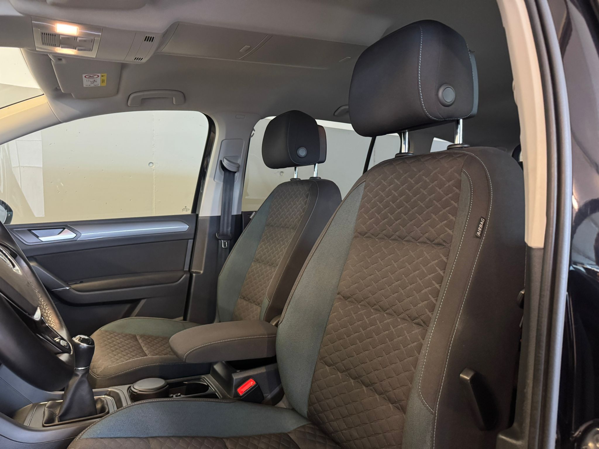 Volkswagen Touran 1.6 TDI schwart 9