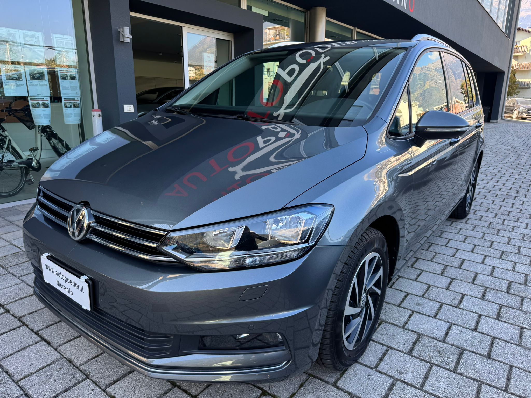 volkswagen touran 7sitzer 1.6TDI AHK Gancio (1)