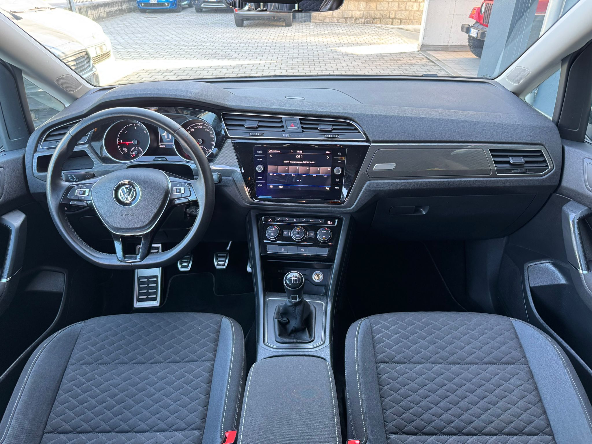 volkswagen touran 7sitzer 1.6TDI AHK Gancio (12)
