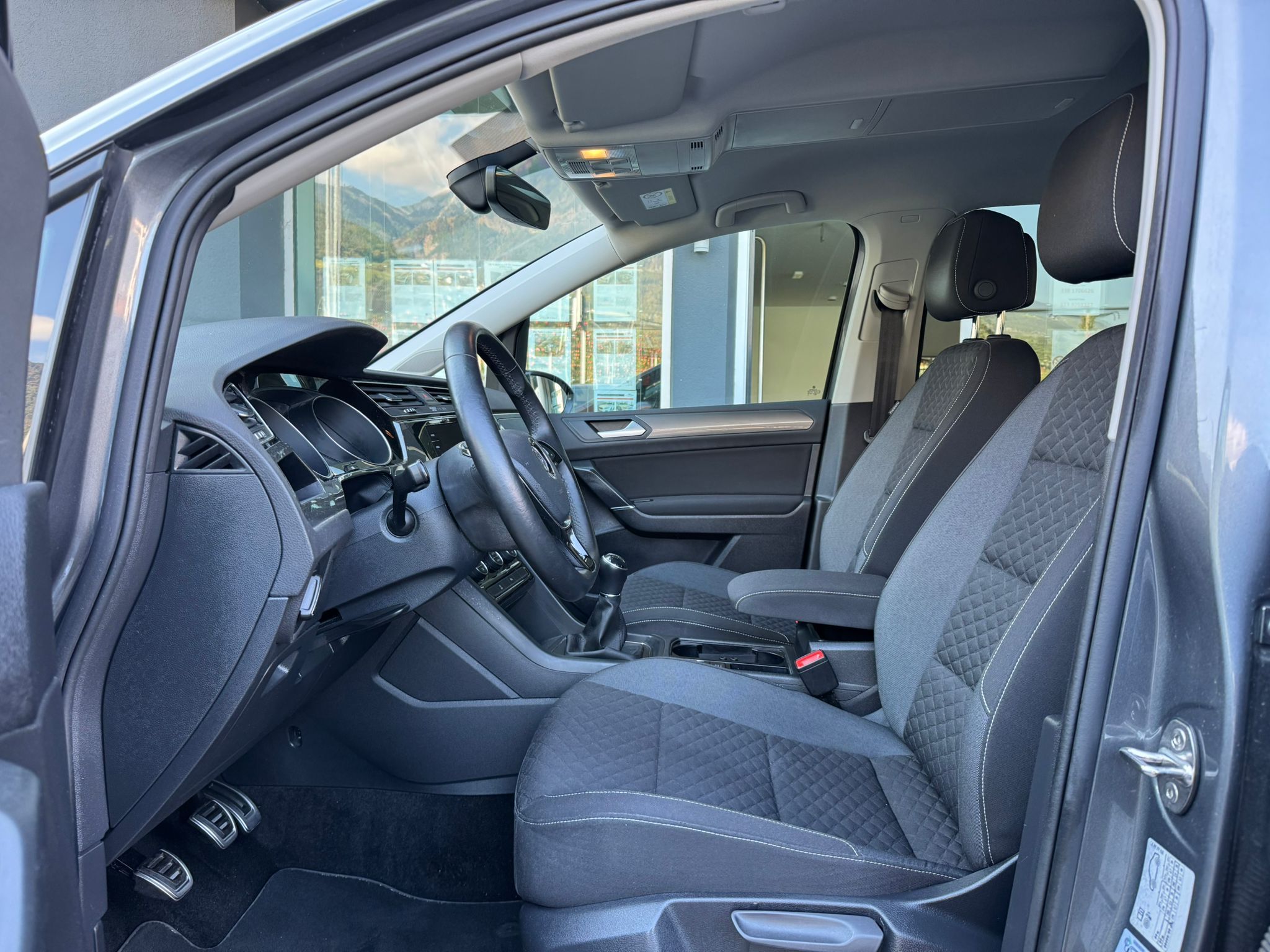 volkswagen touran 7sitzer 1.6TDI AHK Gancio (7)