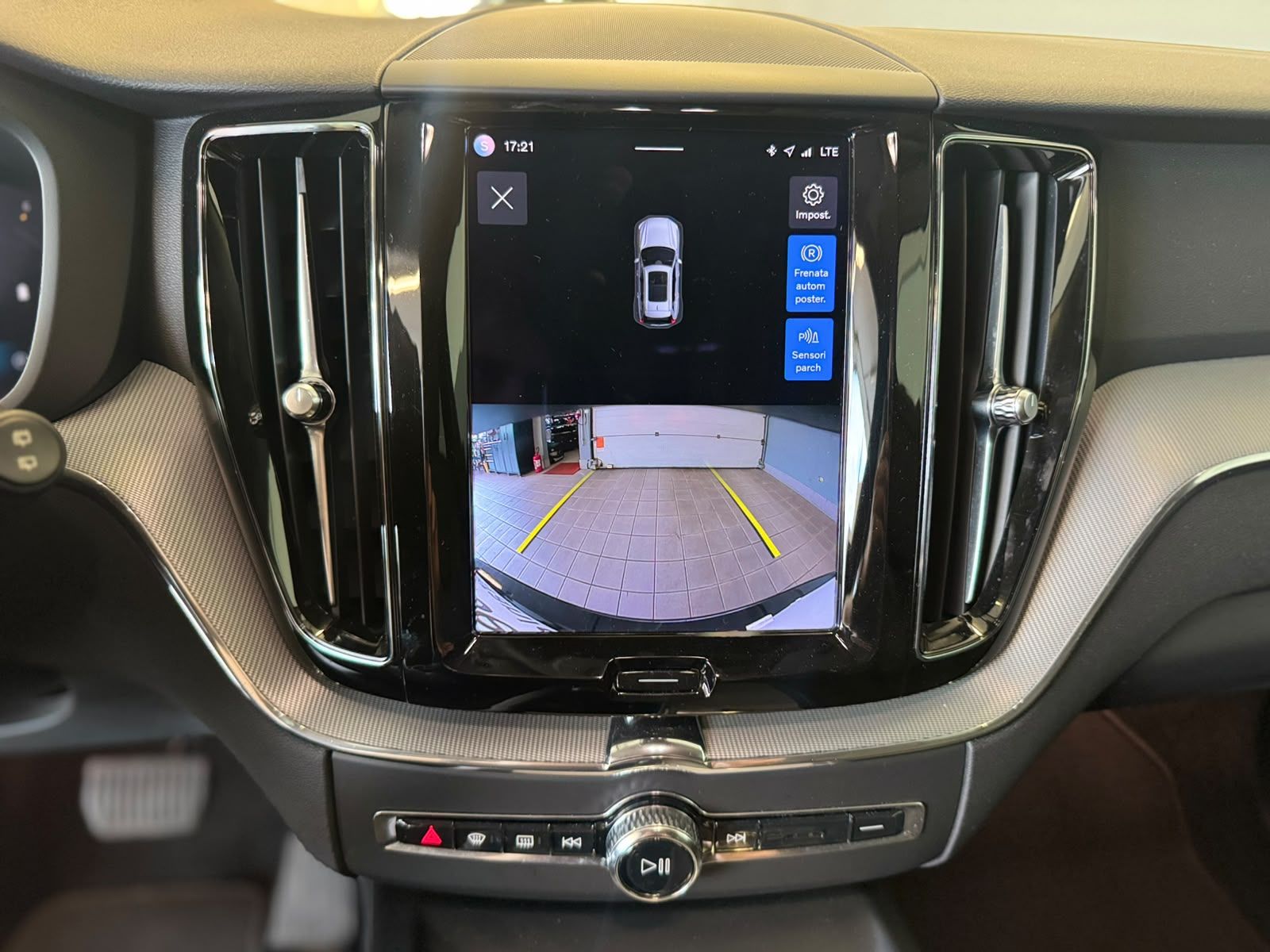 VOLVO XC 60 SCHWARZ 12