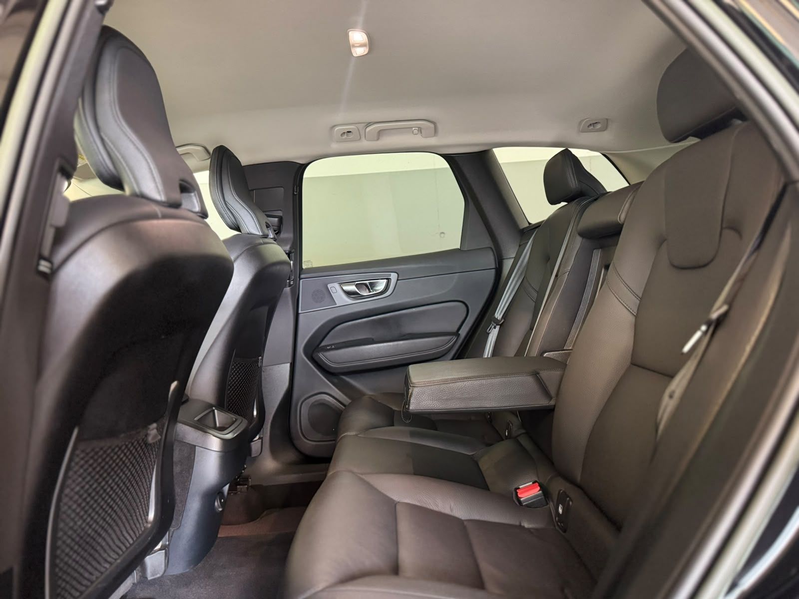VOLVO XC 60 SCHWARZ 14