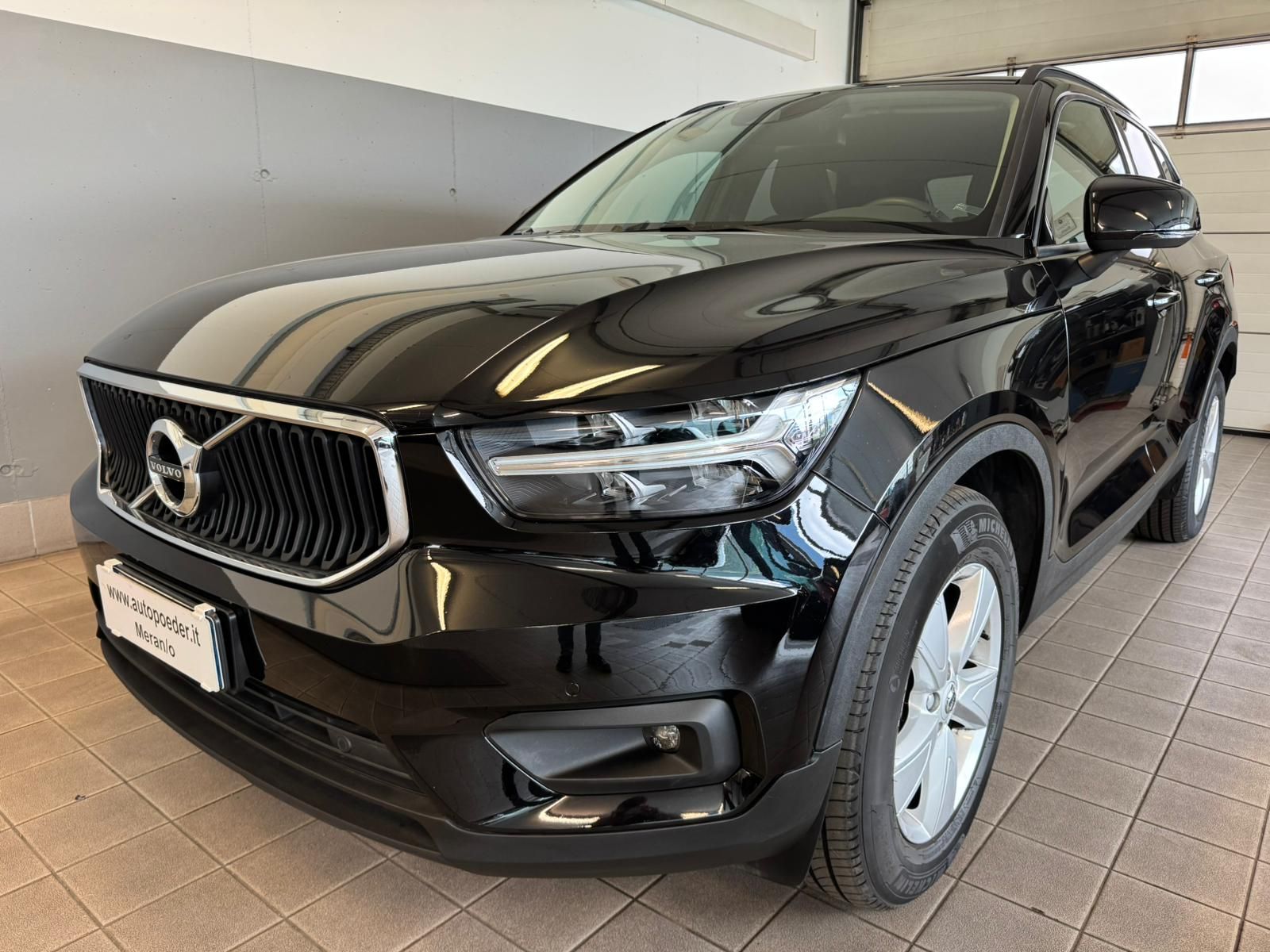 Volvo XC40 D3 AWD Schwarz (1)
