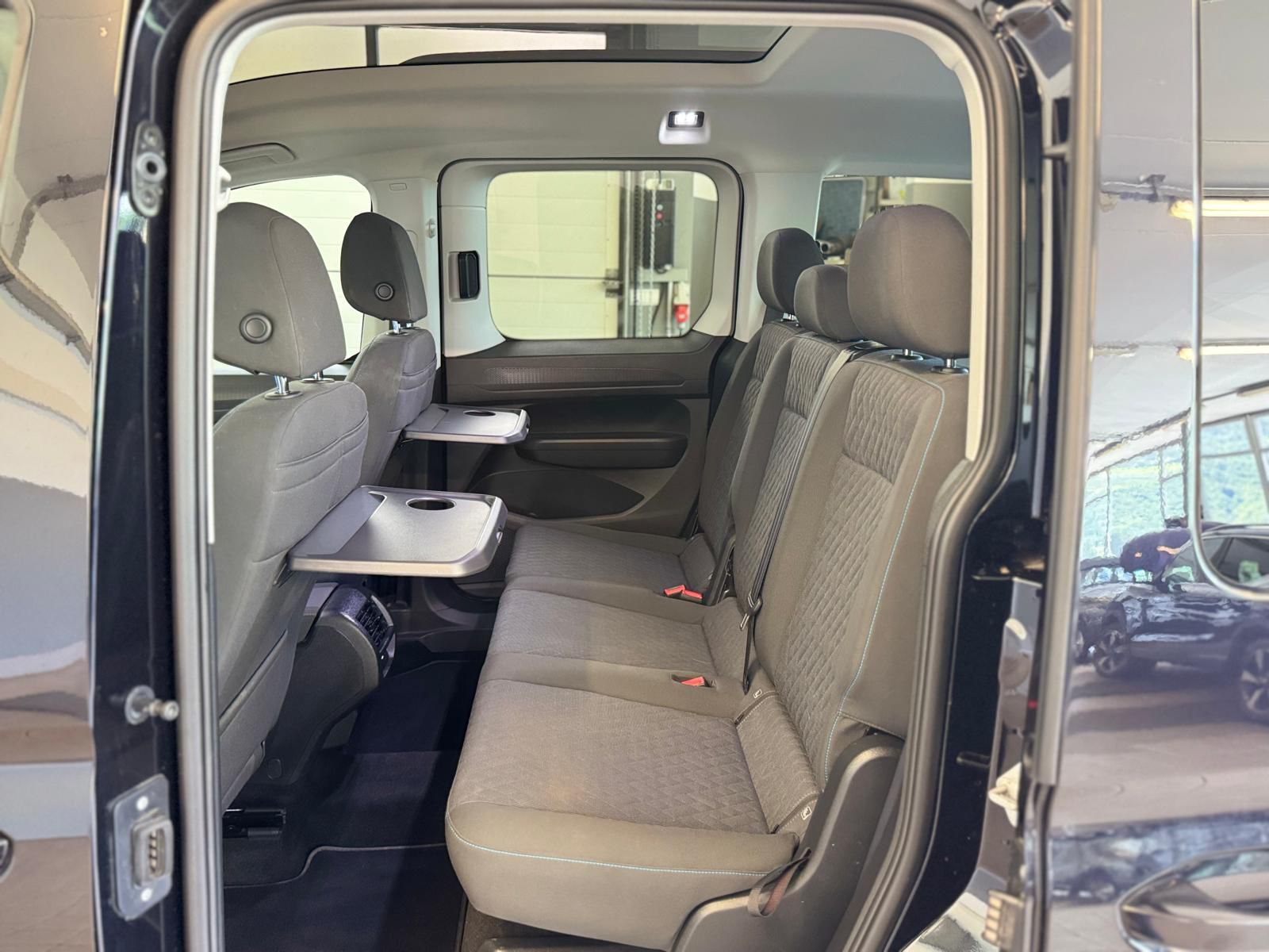 VW Caddy 2.0 DSG schwarz (11)