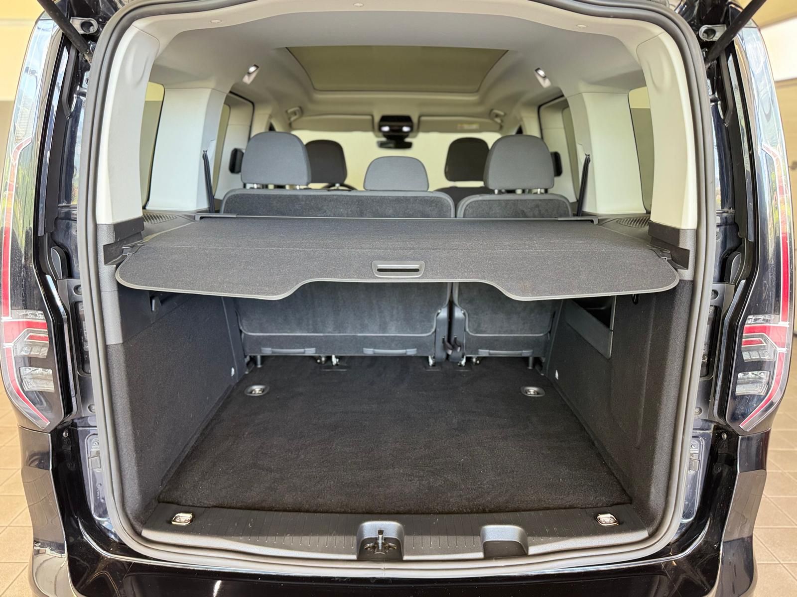 VW Caddy 2.0 DSG schwarz (18)