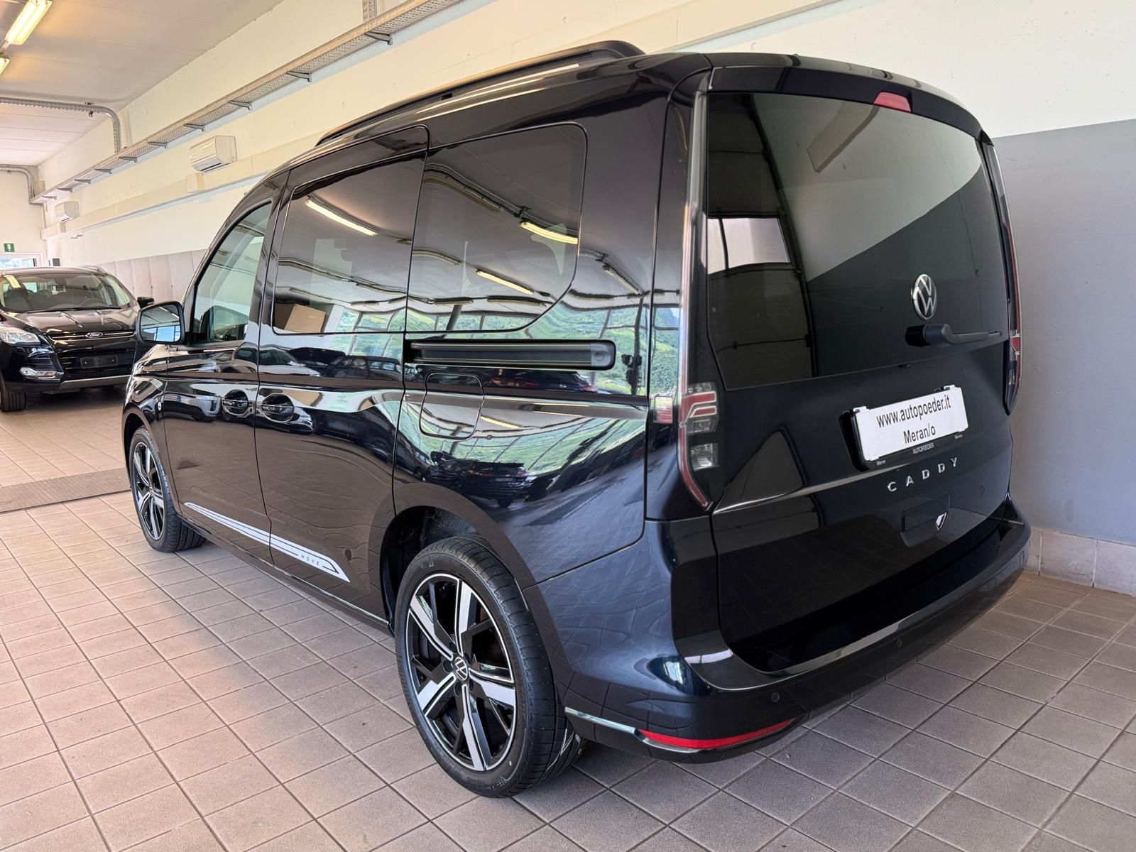 VW Caddy 2.0 DSG schwarz (3)