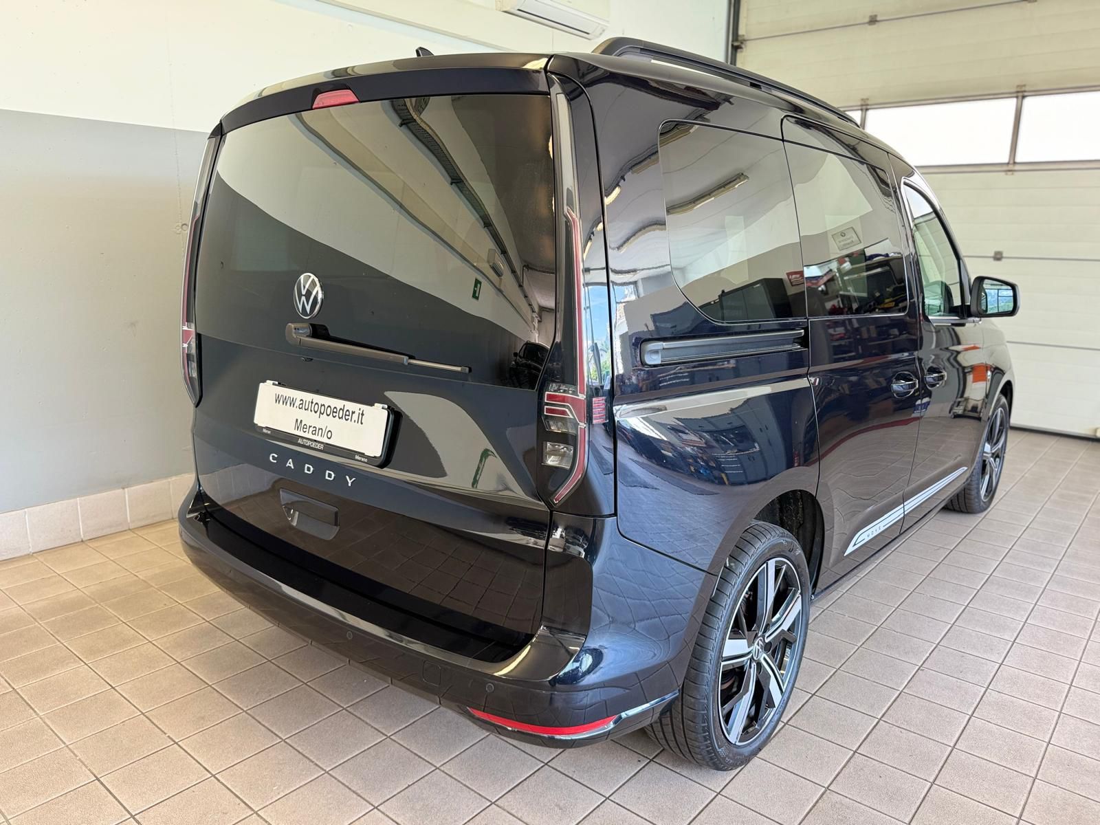 VW Caddy 2.0 DSG schwarz (4)