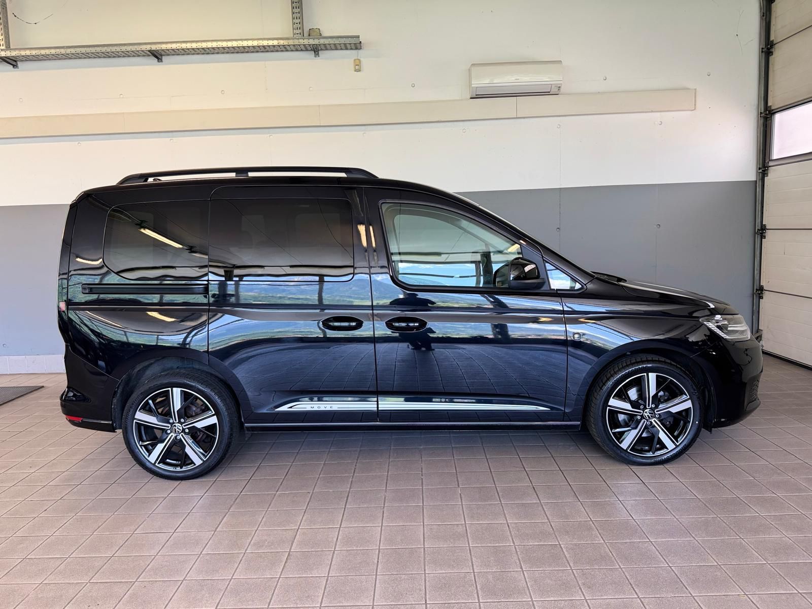VW Caddy 2.0 DSG schwarz (7)