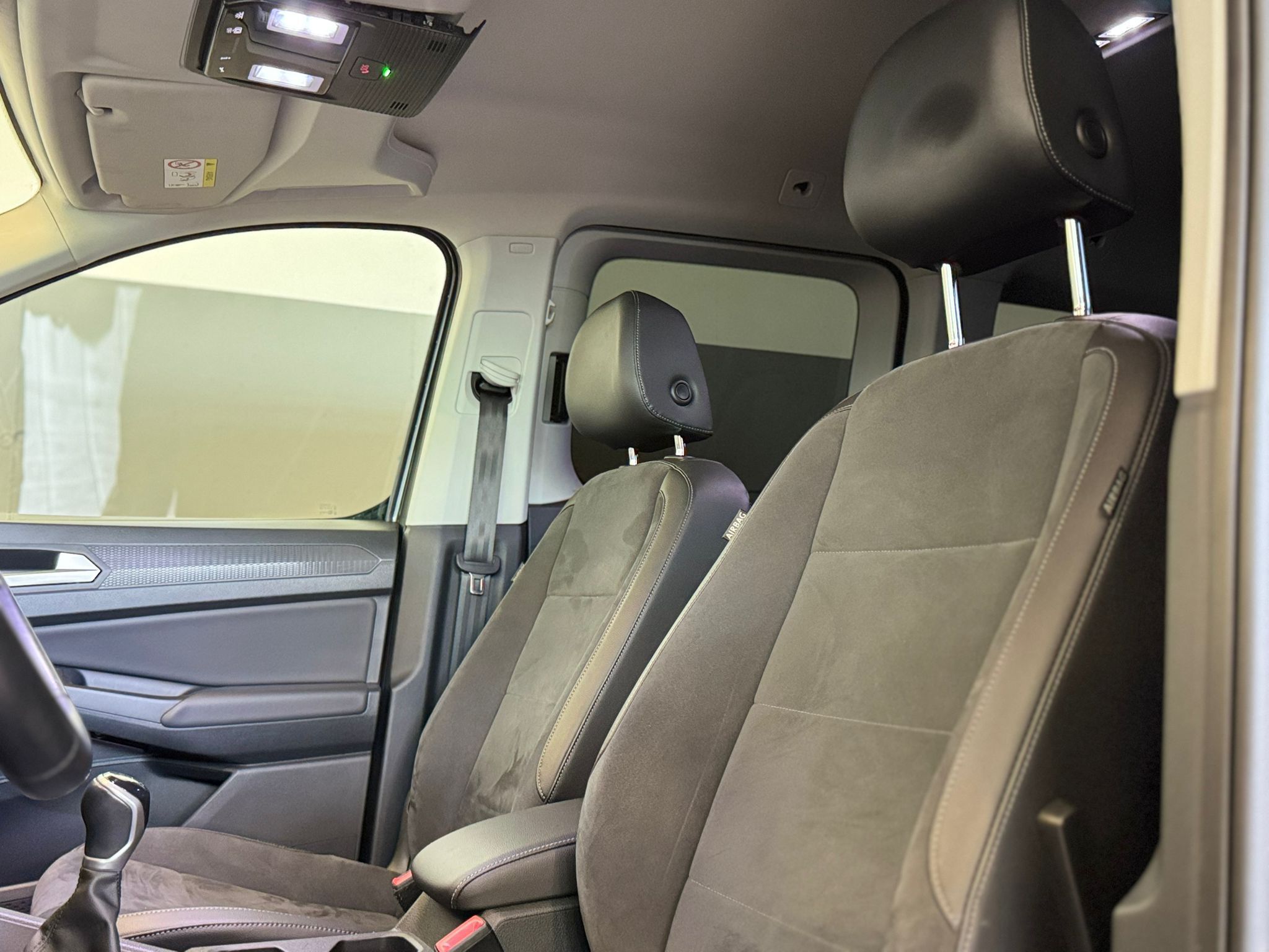 VW Caddy antrazit 2.0tdi 83733km (10)