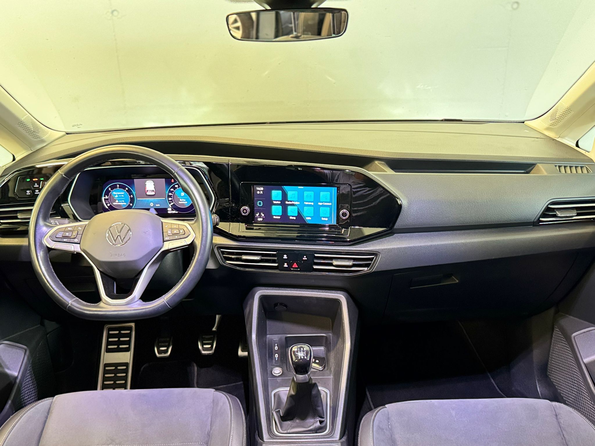 VW Caddy antrazit 2.0tdi 83733km (16)