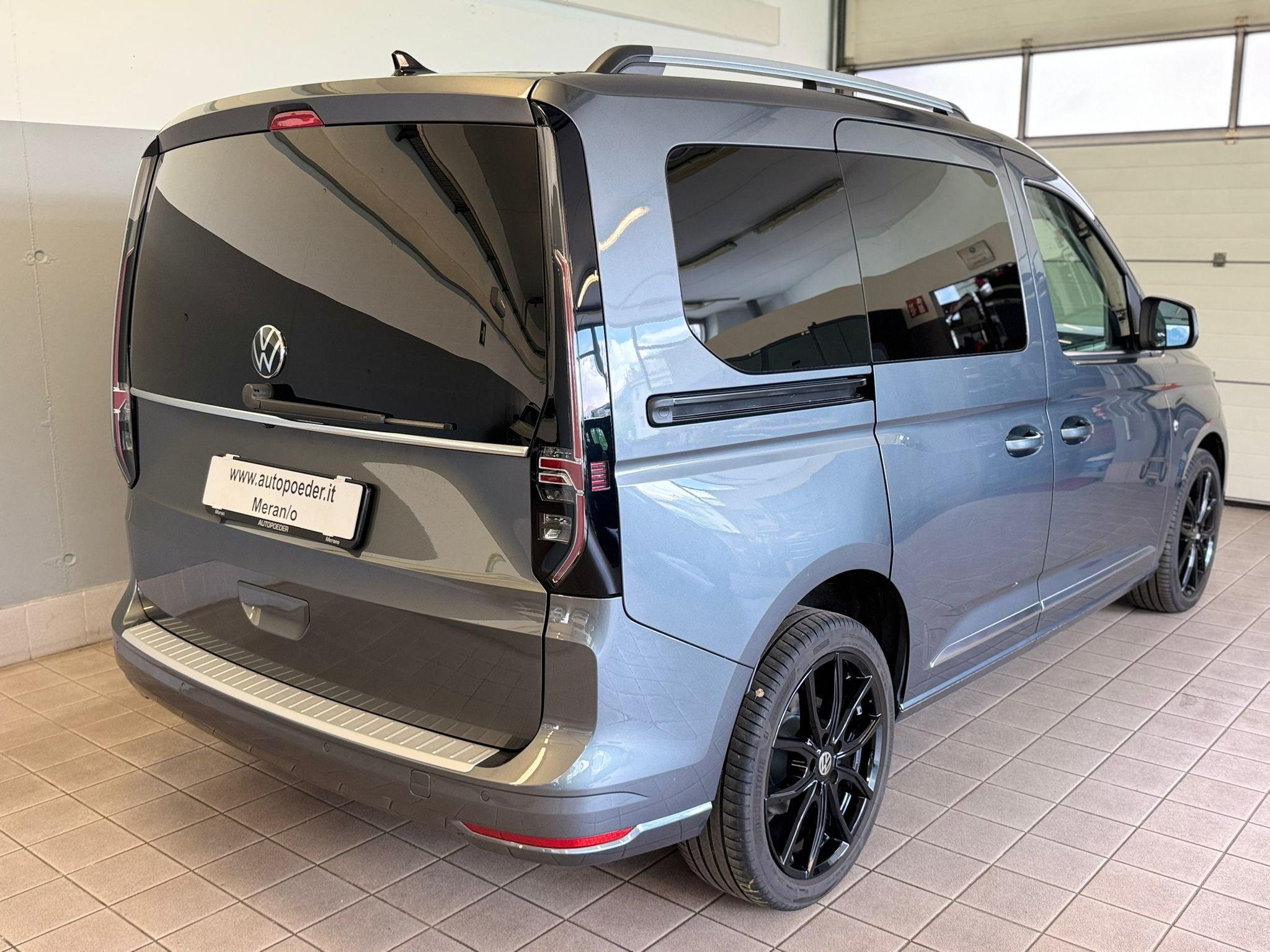 VW Caddy antrazit 2.0tdi 83733km (3)