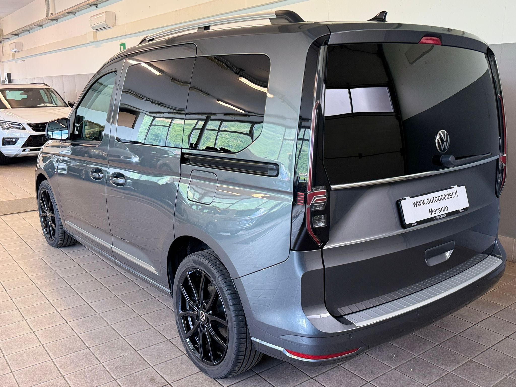 VW Caddy antrazit 2.0tdi 83733km (4)