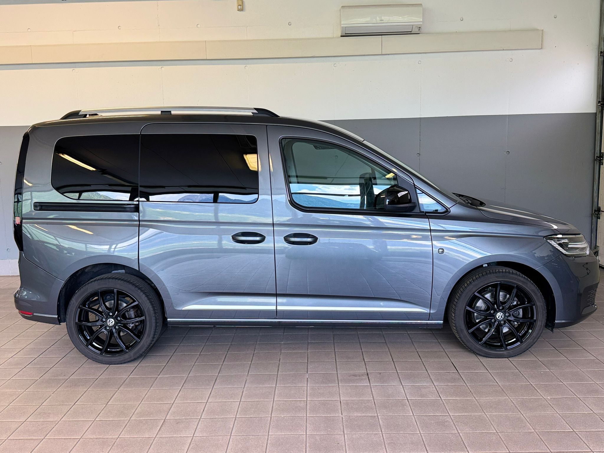 VW Caddy antrazit 2.0tdi 83733km (7)