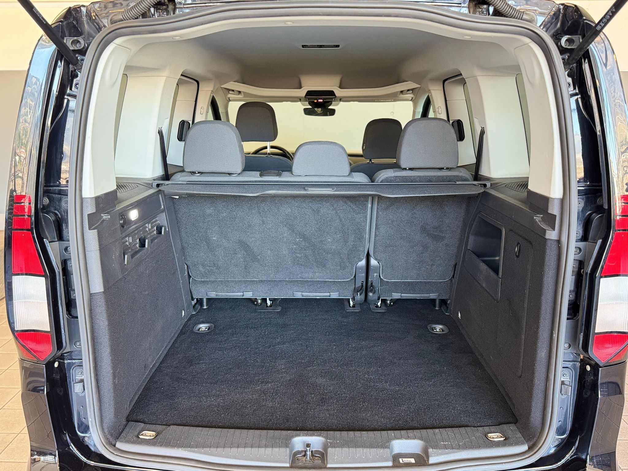 VW Caddy Neu Schwarz (17)