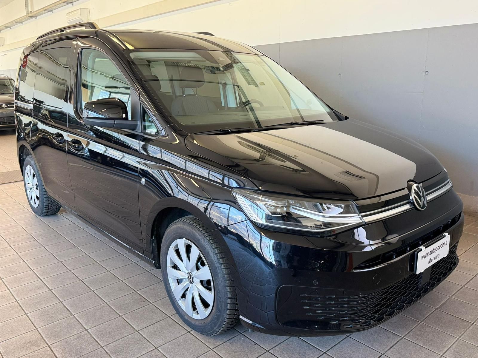 VW Caddy Neu Schwarz (2)