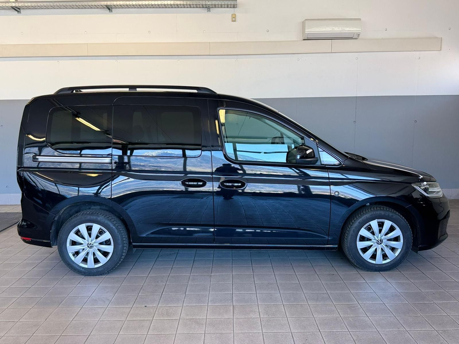 VW Caddy Neu Schwarz (7)