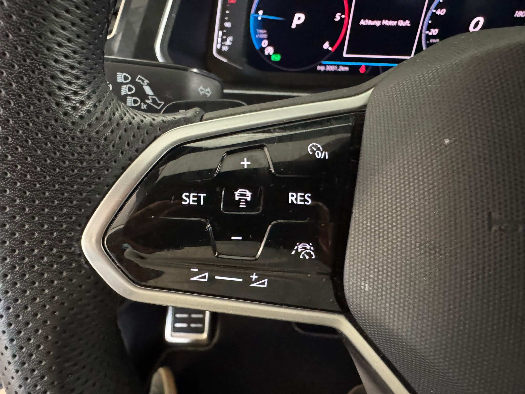 VW Tiguan R Line (15)