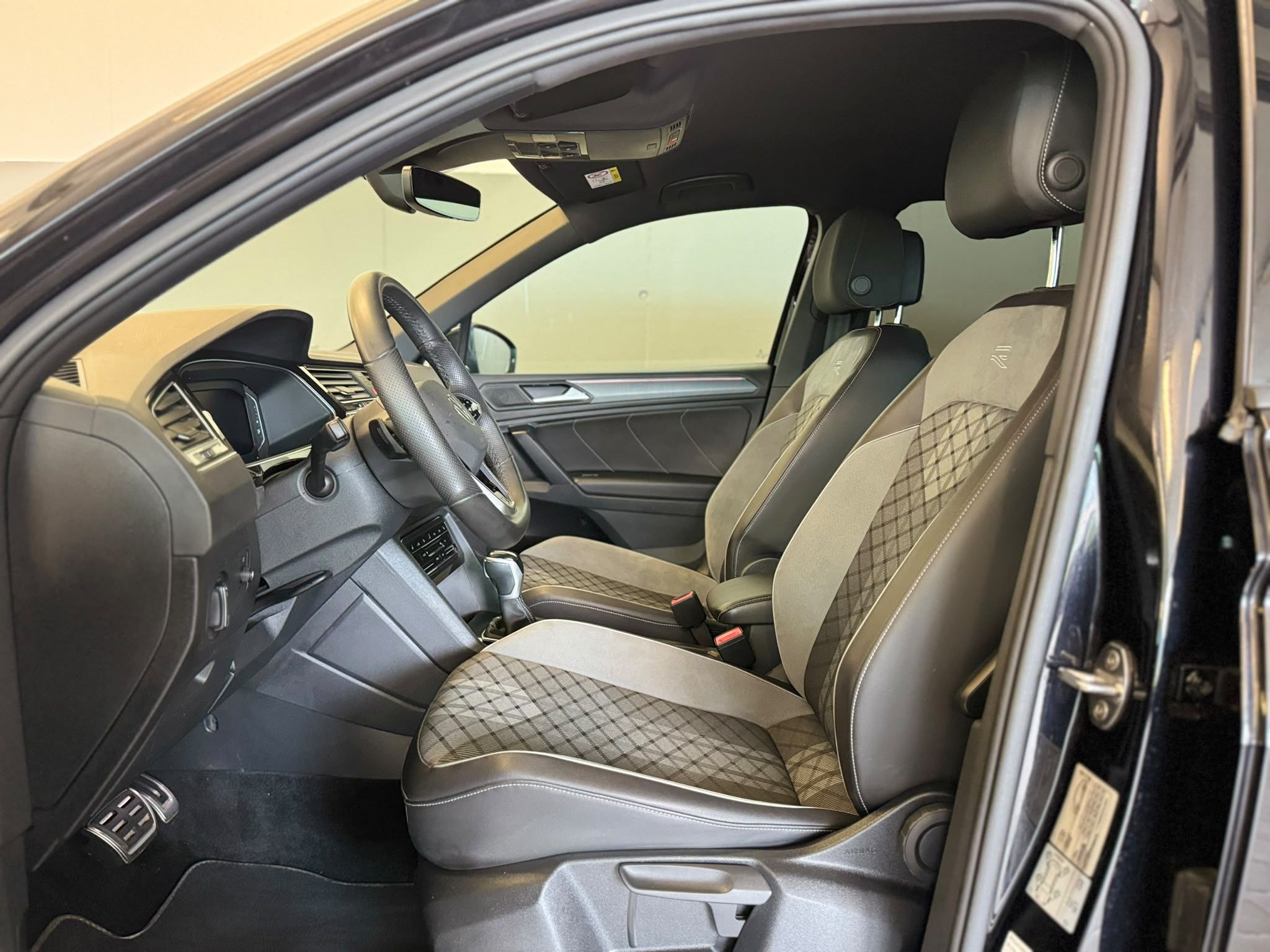 VW Tiguan R Line (9)