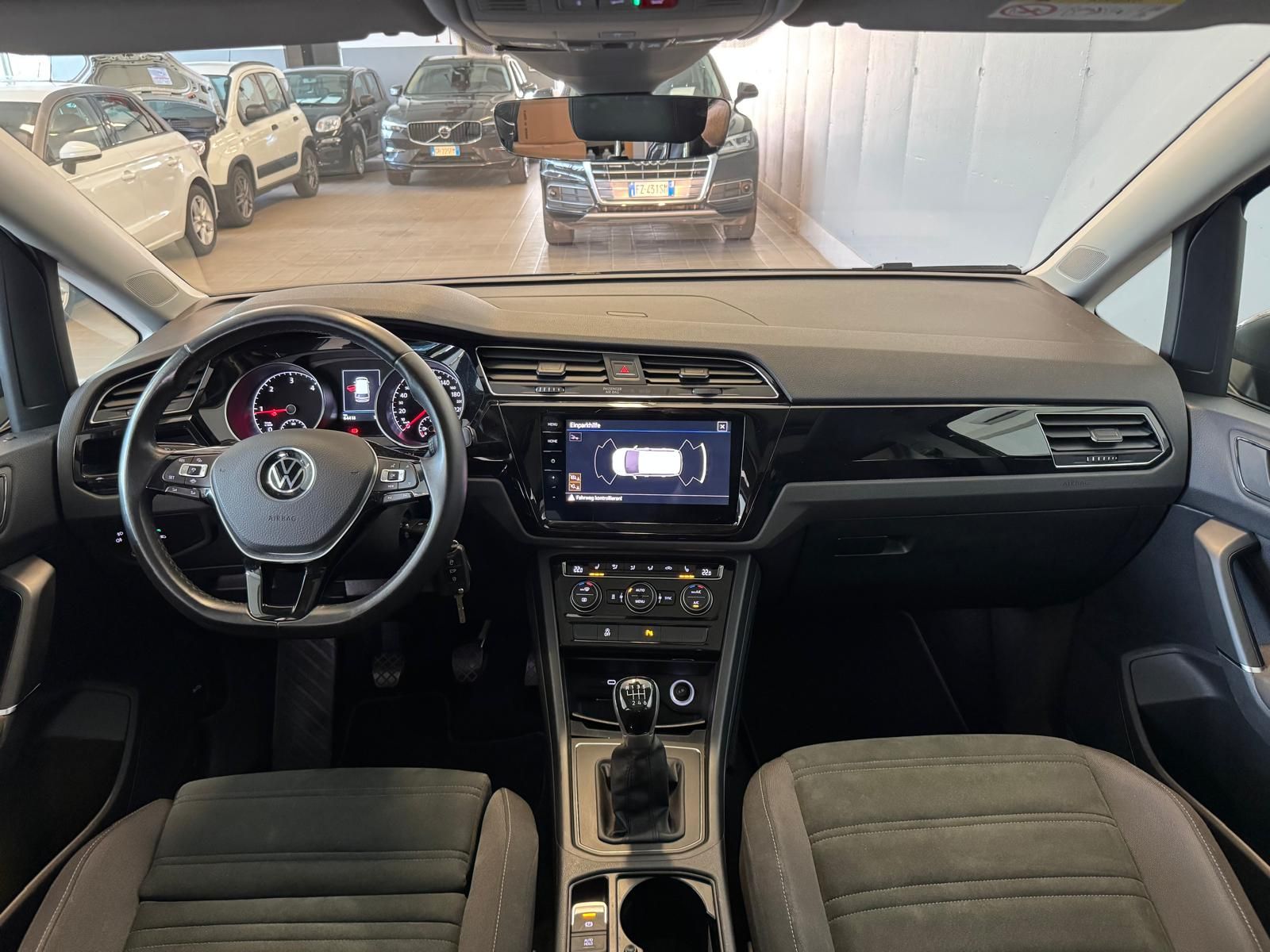 VW Touran 2.0 TDI Gancio Panoramadach (15)