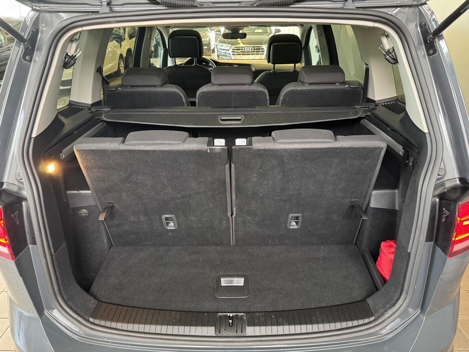 VW Touran 2.0 TDI Gancio Panoramadach (16)