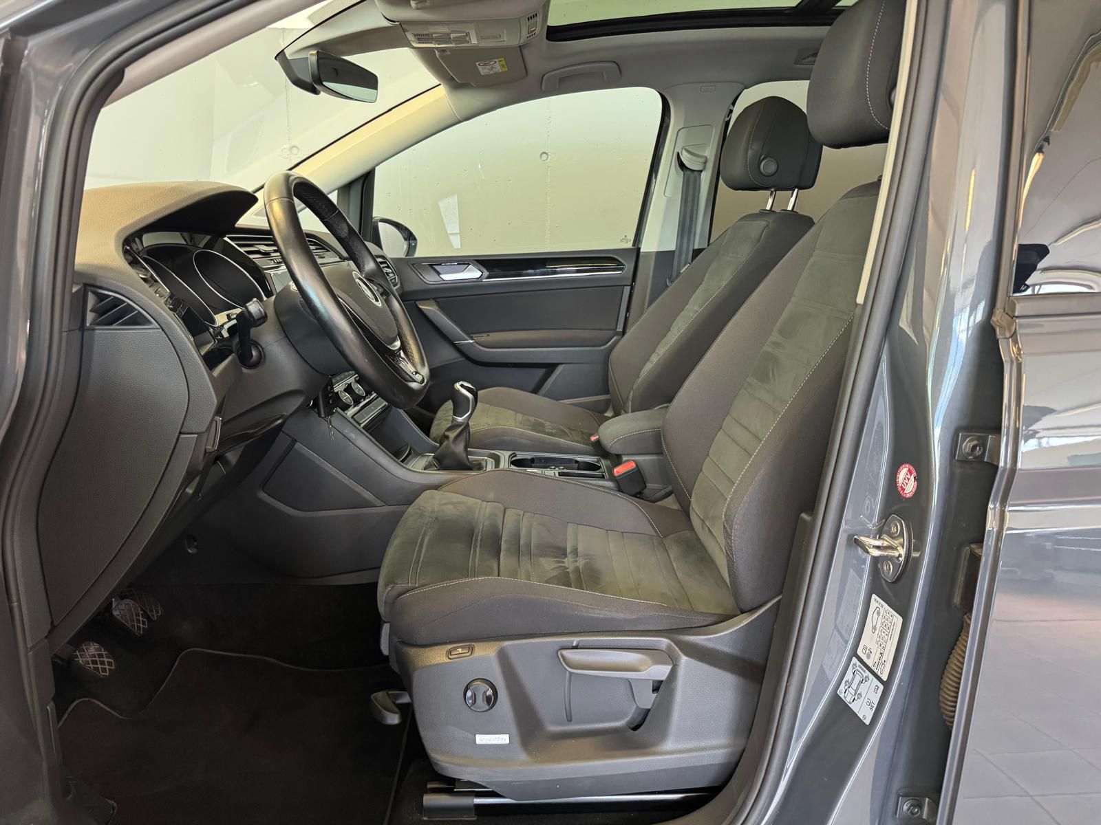 VW Touran 2.0 TDI Gancio Panoramadach (8)